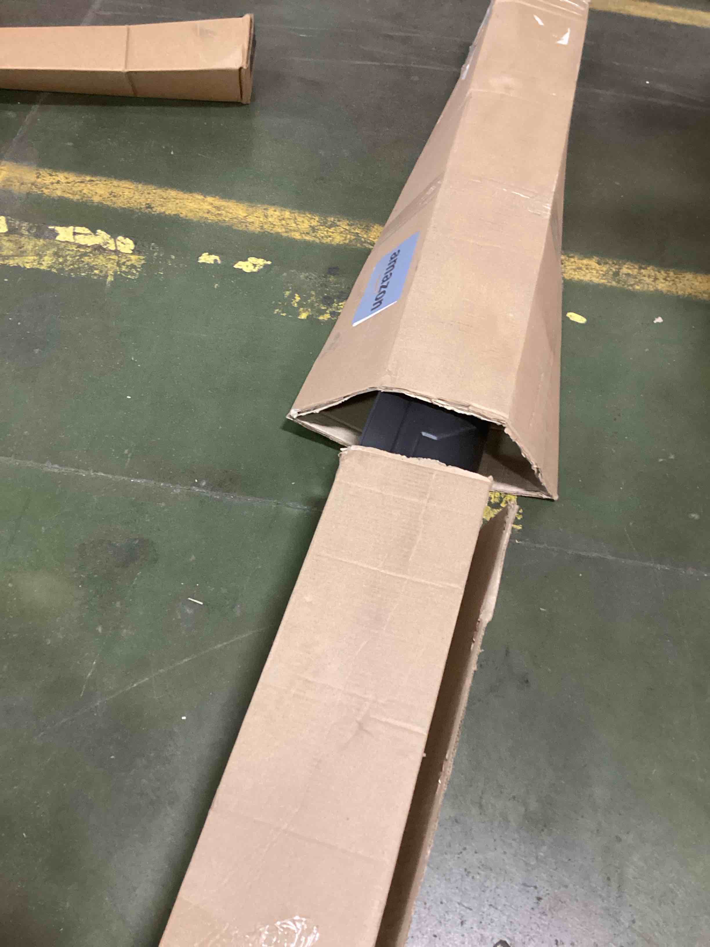 https://s3.amazonaws.com/lotting-images-prod/bidfta/YEL5910004_1711473592135.jpeg