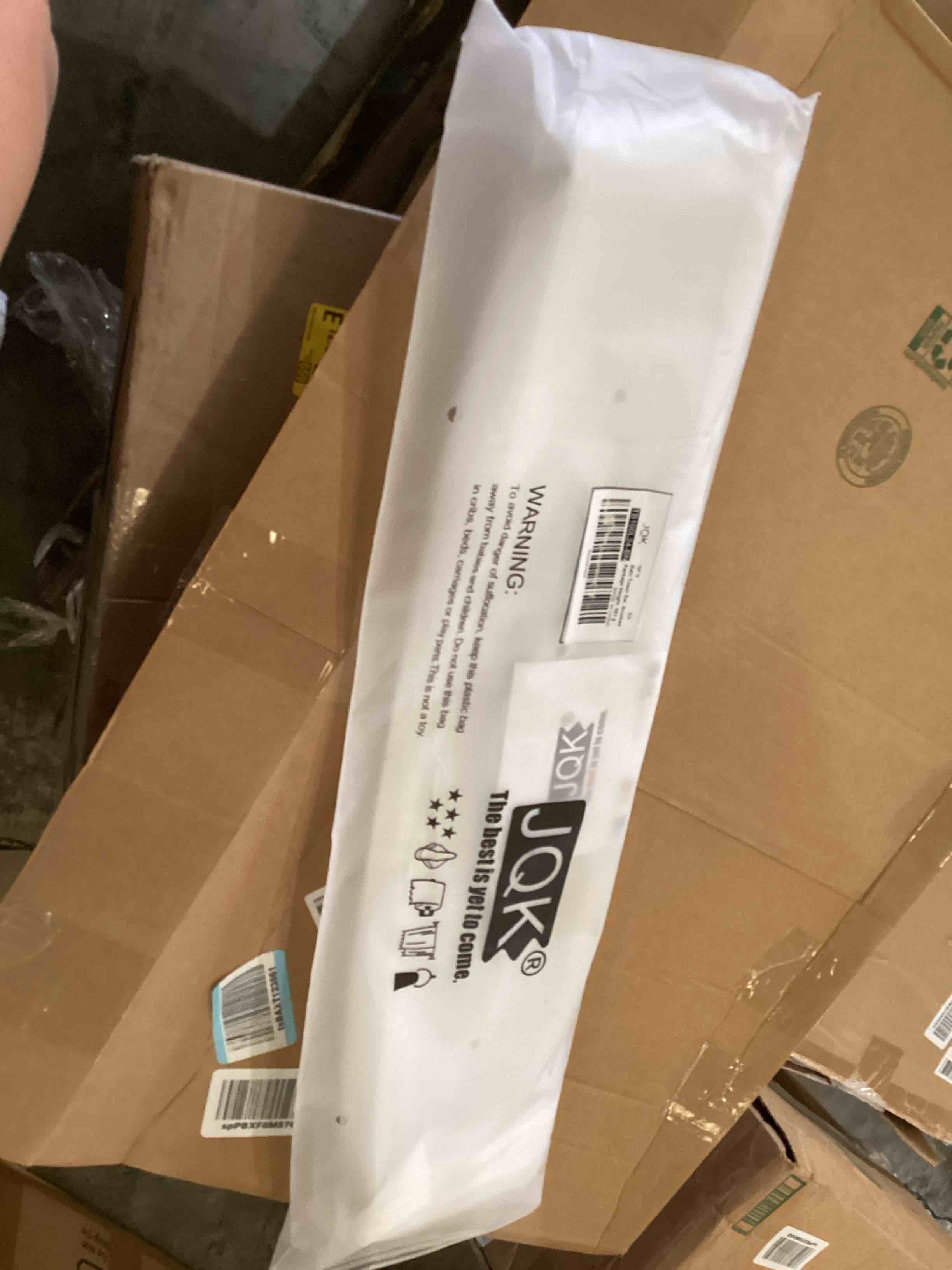 https://s3.amazonaws.com/lotting-images-prod/bidfta/YEL5927901_1726168747948.jpeg