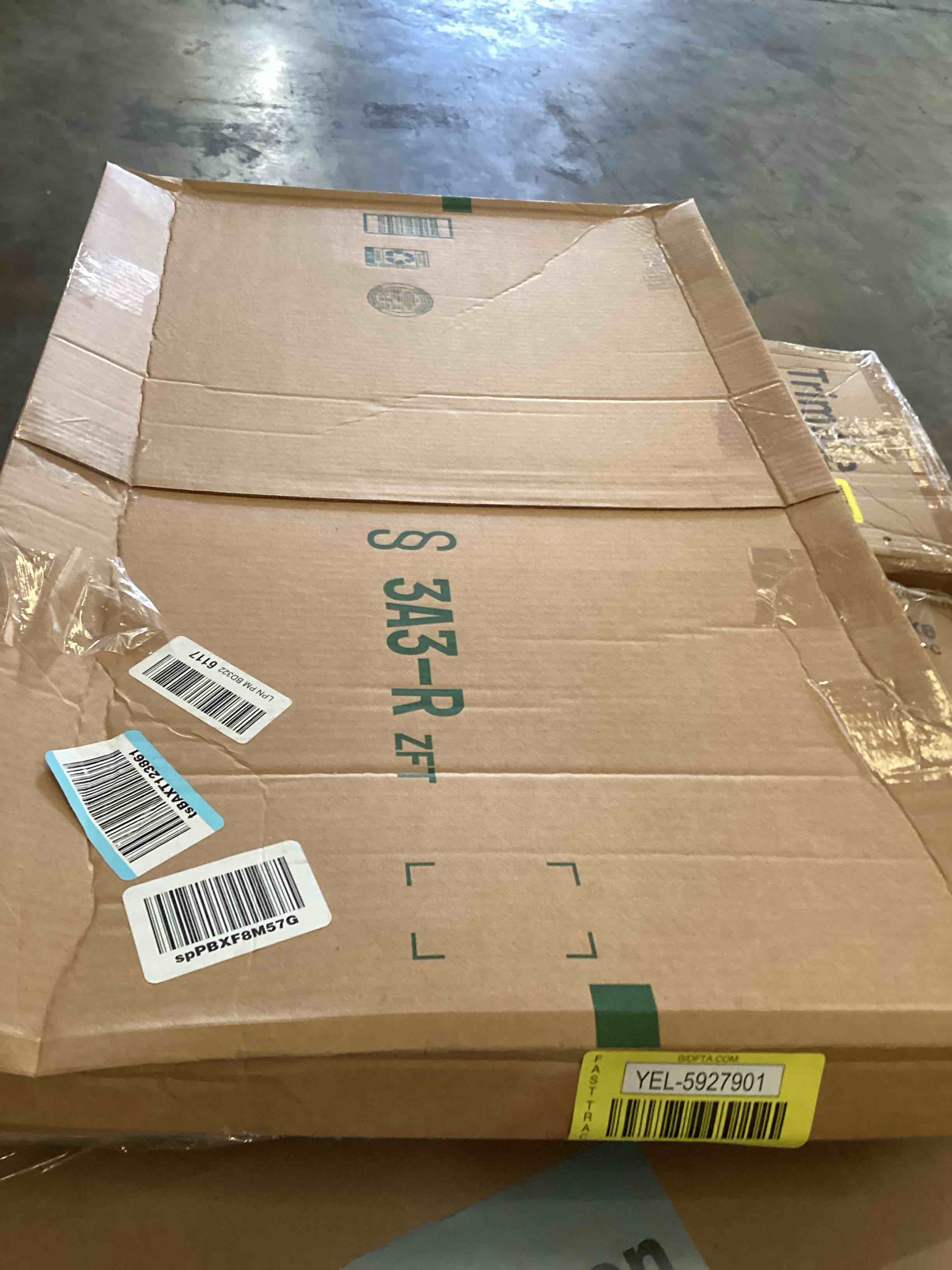 https://s3.amazonaws.com/lotting-images-prod/bidfta/YEL5927901_1726168831713.jpeg