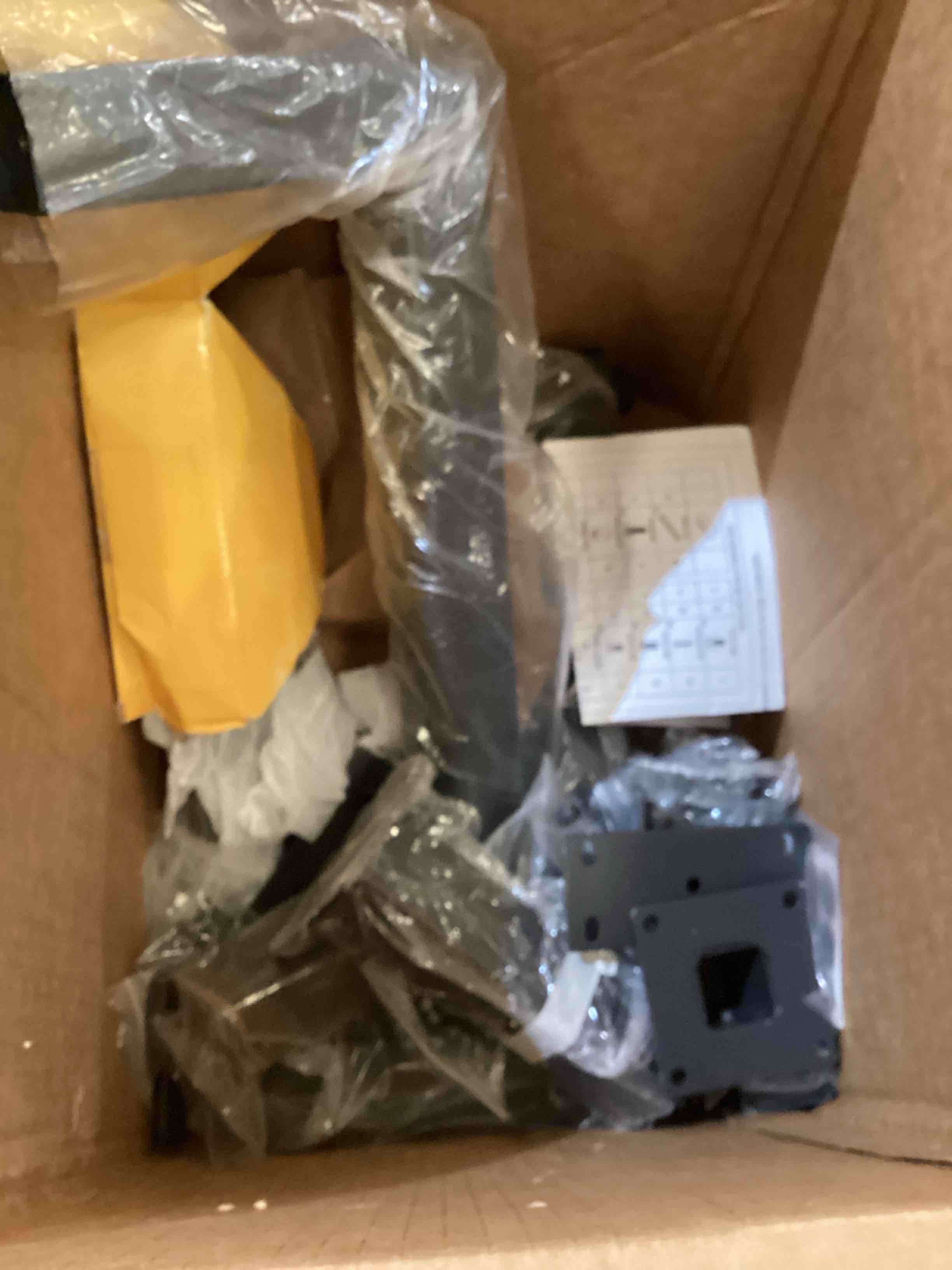 https://s3.amazonaws.com/lotting-images-prod/bidfta/YEL5933814_1721928697538.jpeg