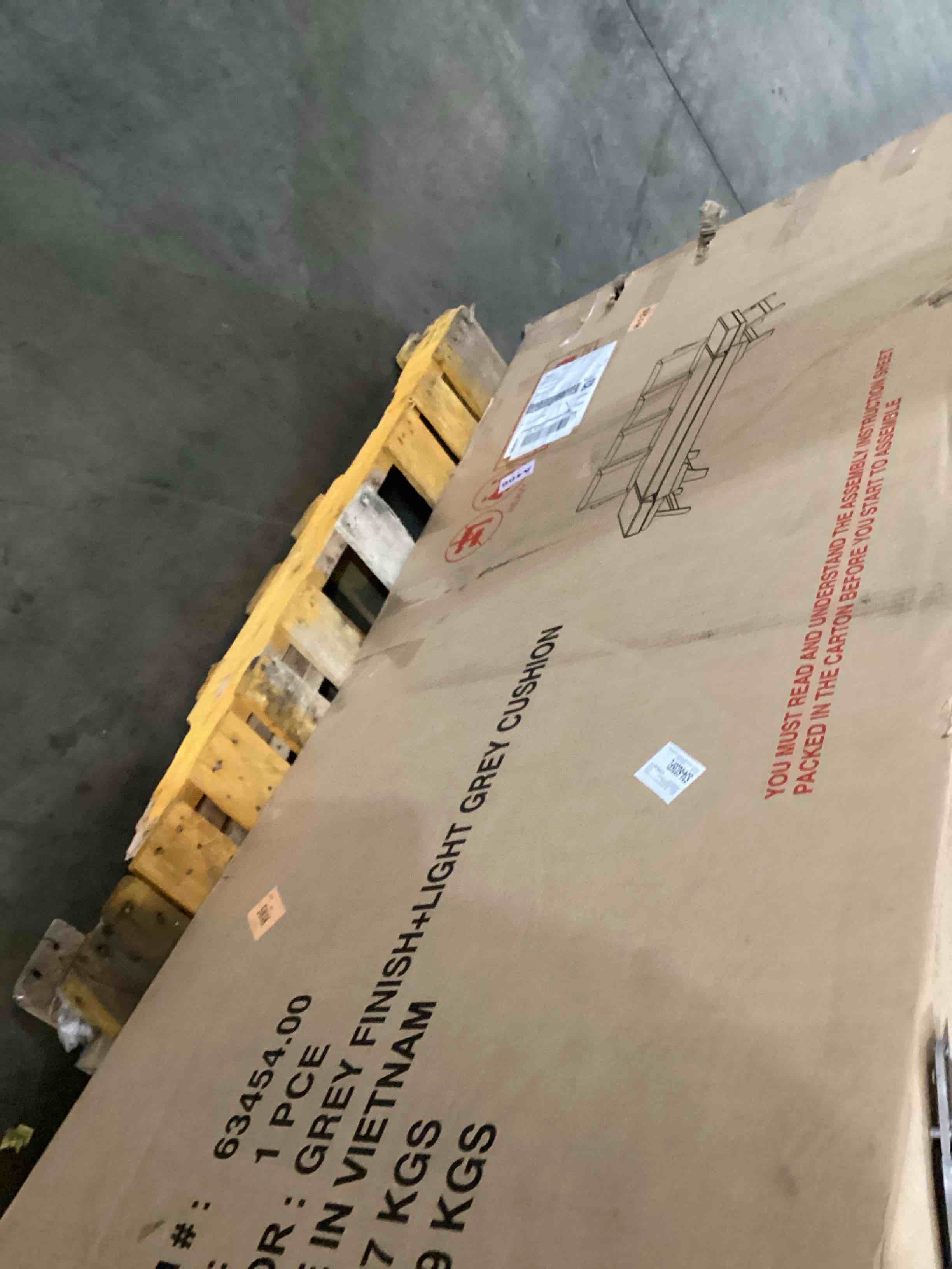 https://s3.amazonaws.com/lotting-images-prod/bidfta/YEL5935799_1711719285514.jpeg