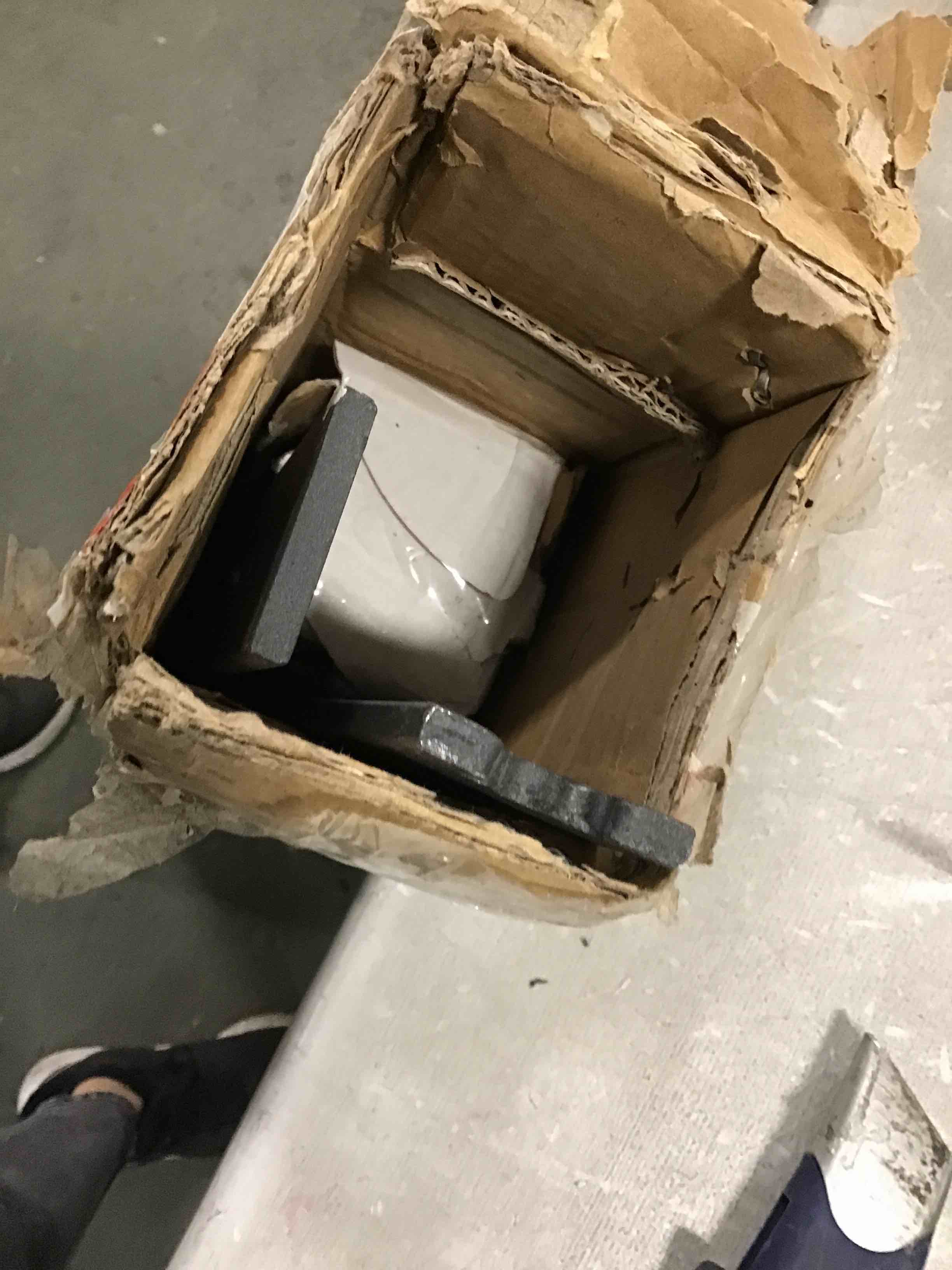 https://s3.amazonaws.com/lotting-images-prod/bidfta/YEL5938091_1709309783297.jpeg