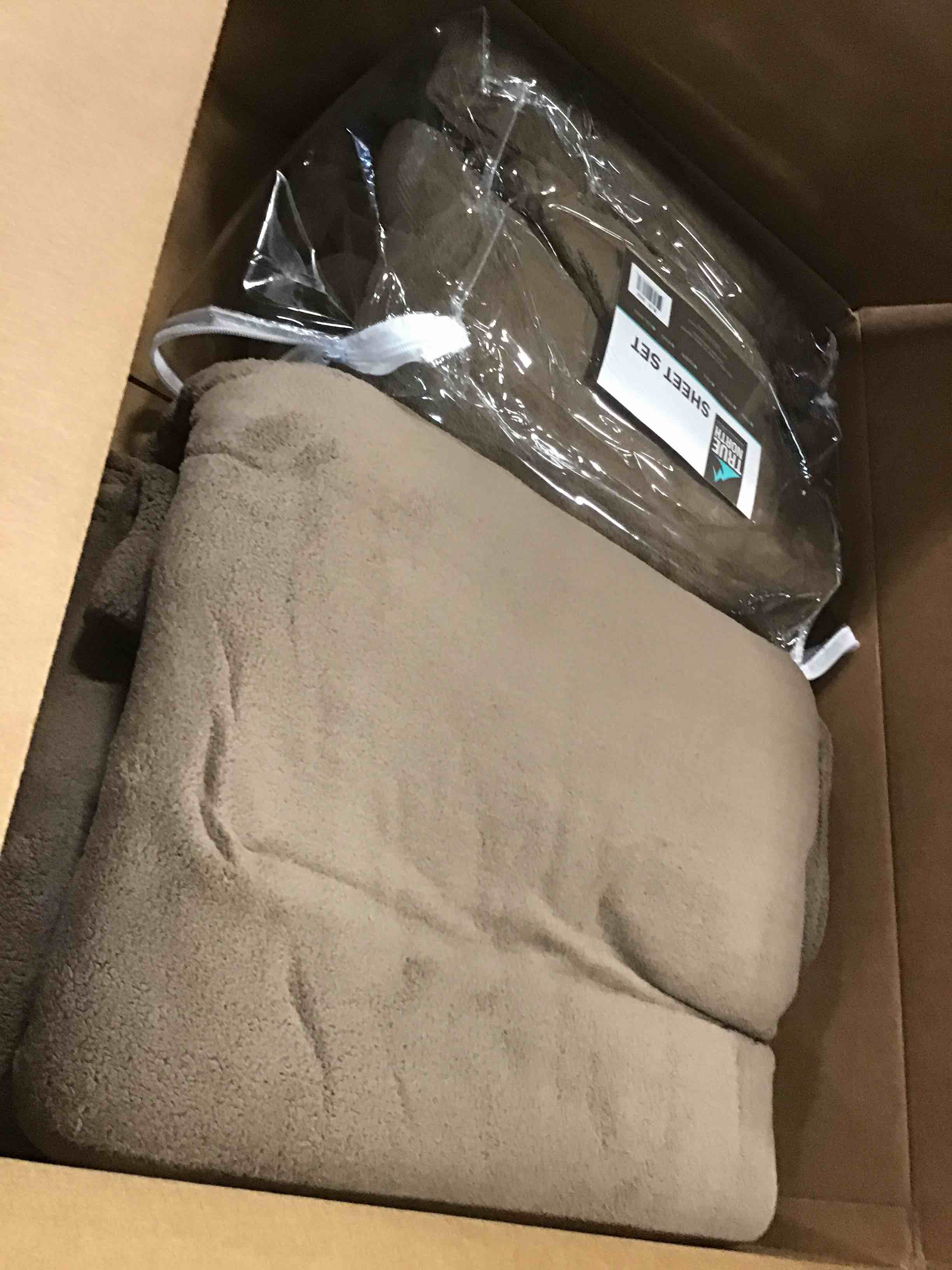 https://s3.amazonaws.com/lotting-images-prod/bidfta/YEL5938868_1709474900817.jpeg