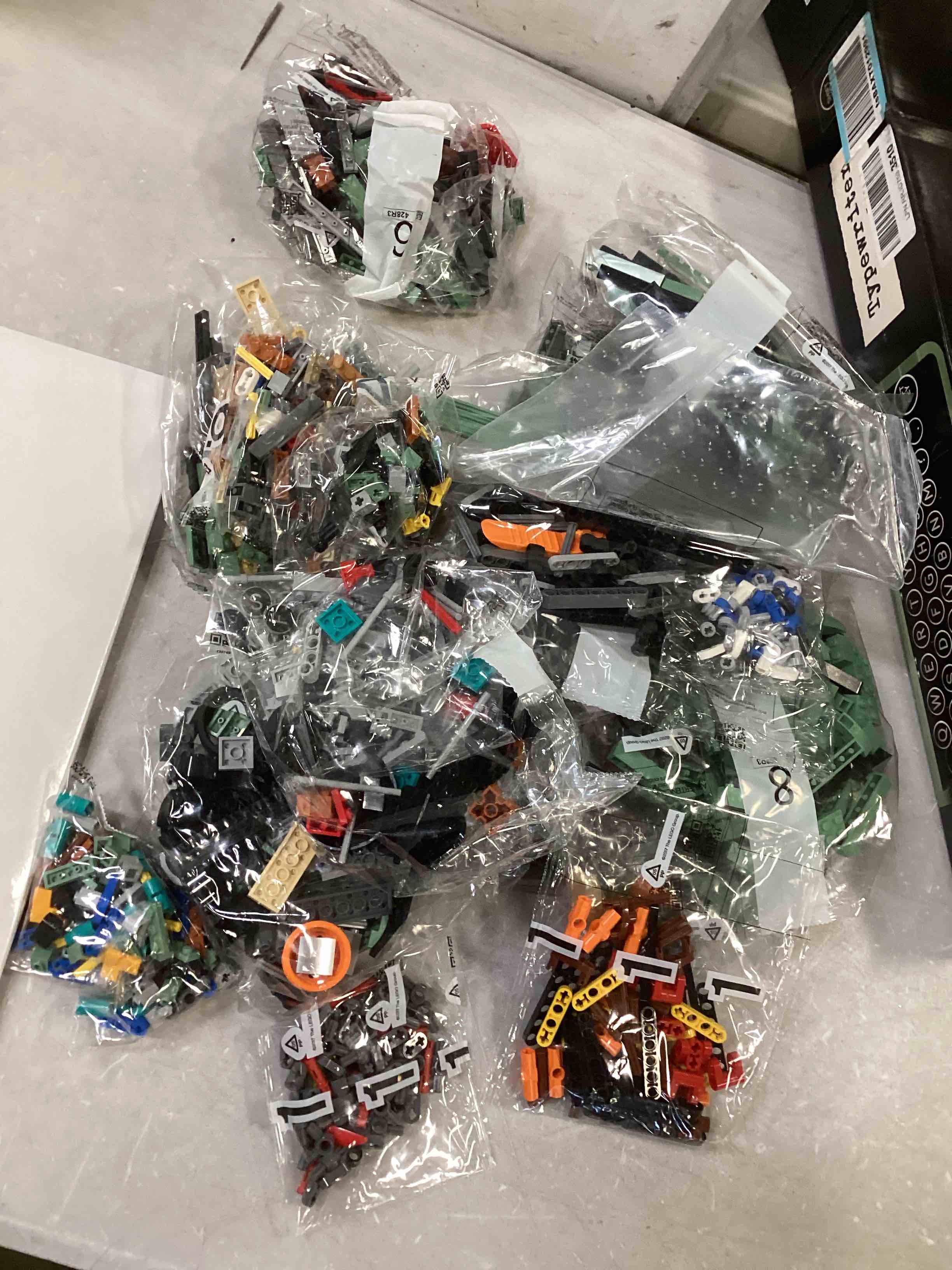 https://s3.amazonaws.com/lotting-images-prod/bidfta/YEL5940213_1710257520917.jpeg