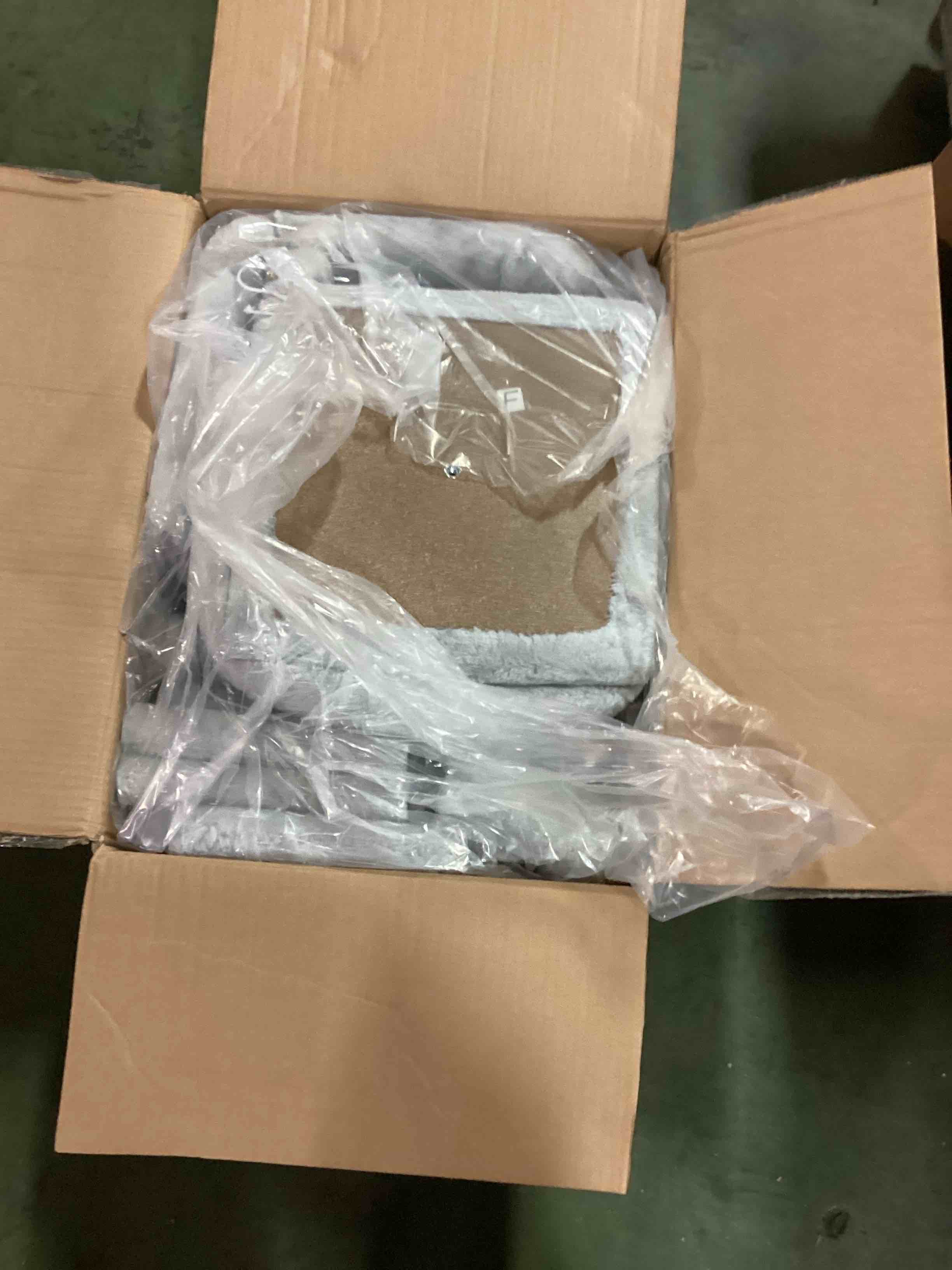 https://s3.amazonaws.com/lotting-images-prod/bidfta/YEL5940850_1709655056229.jpeg