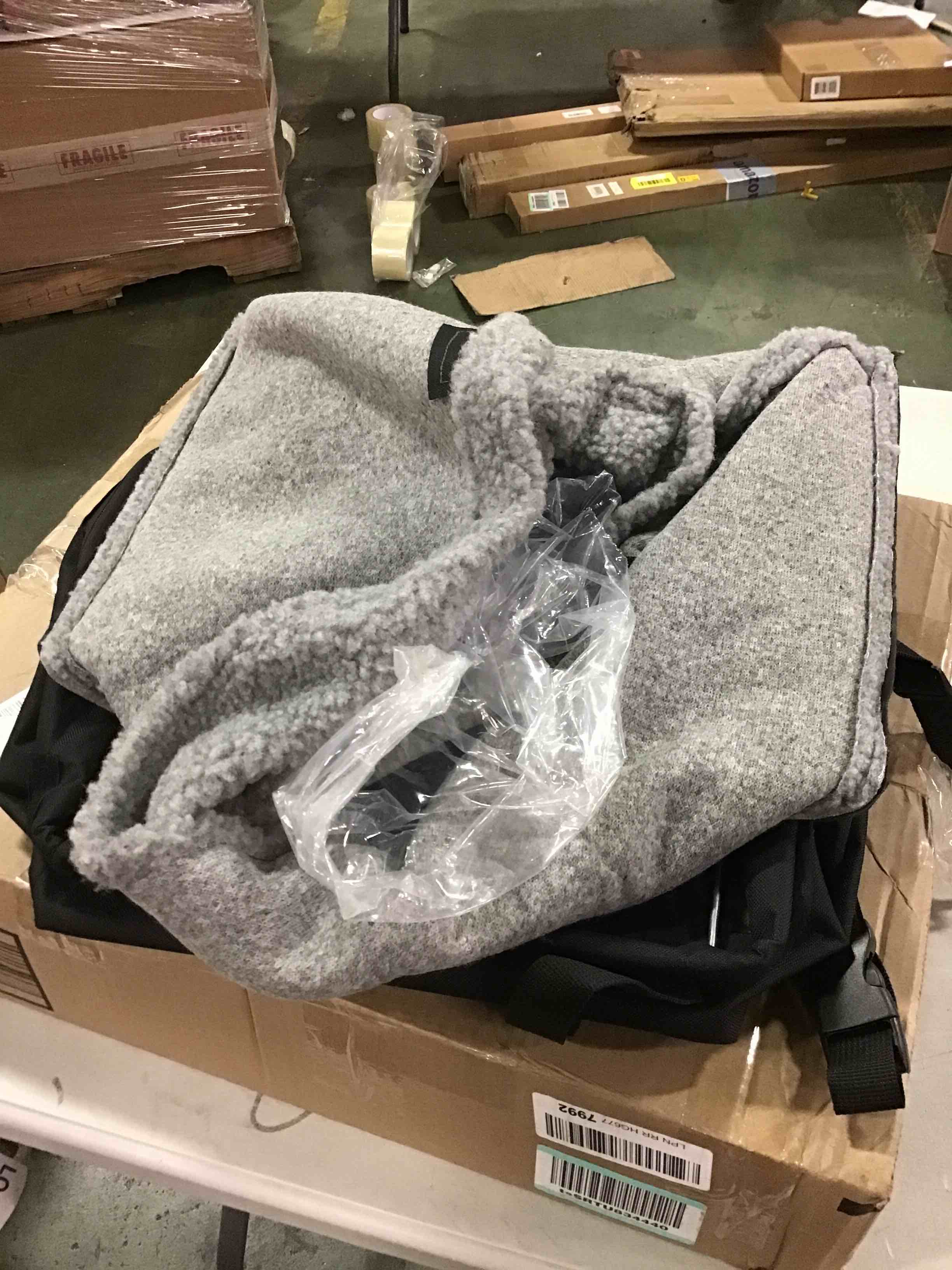 https://s3.amazonaws.com/lotting-images-prod/bidfta/YEL5941150_1709904058893.jpeg