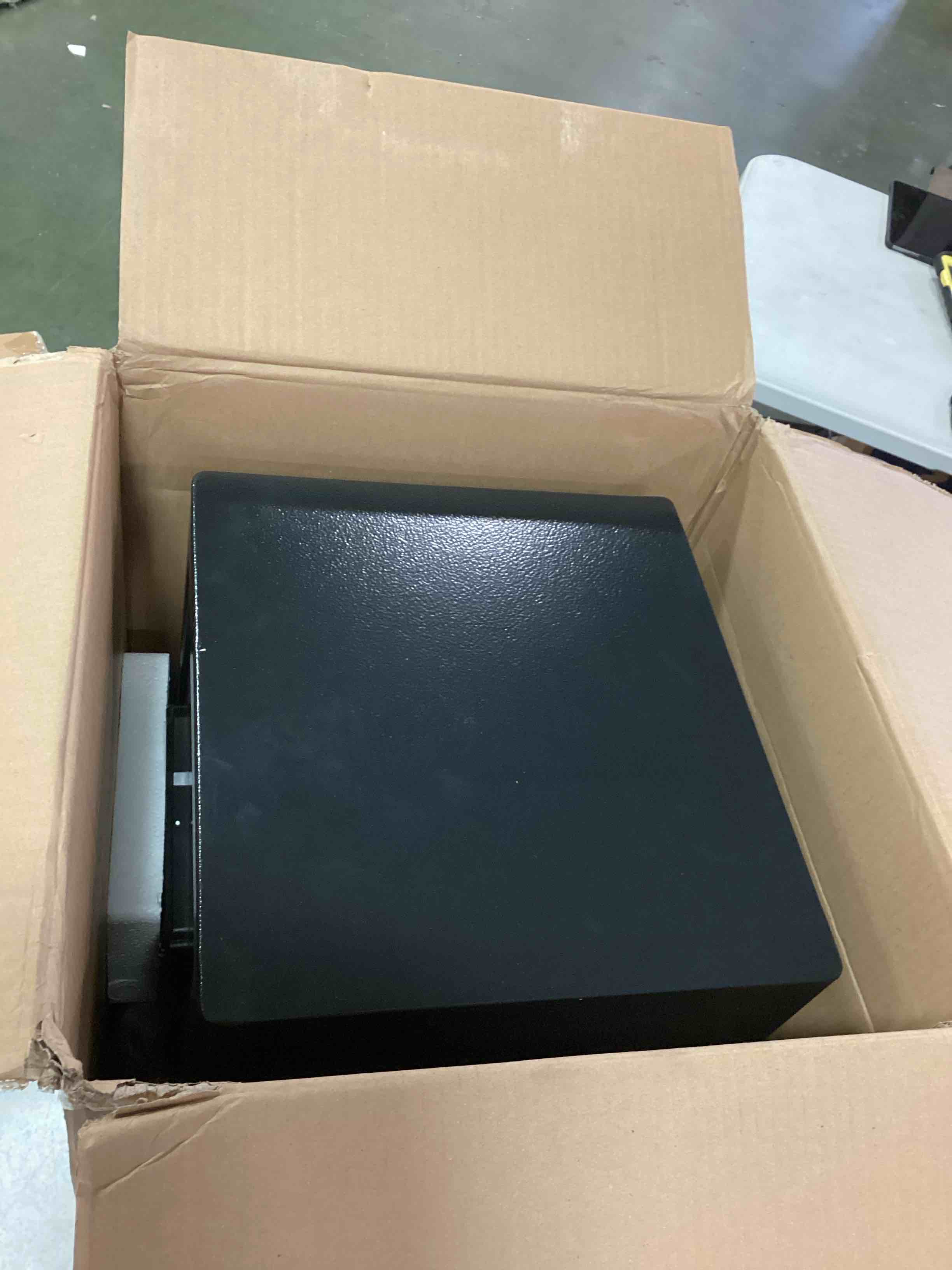 https://s3.amazonaws.com/lotting-images-prod/bidfta/YEL5942634_1710350425346.jpeg