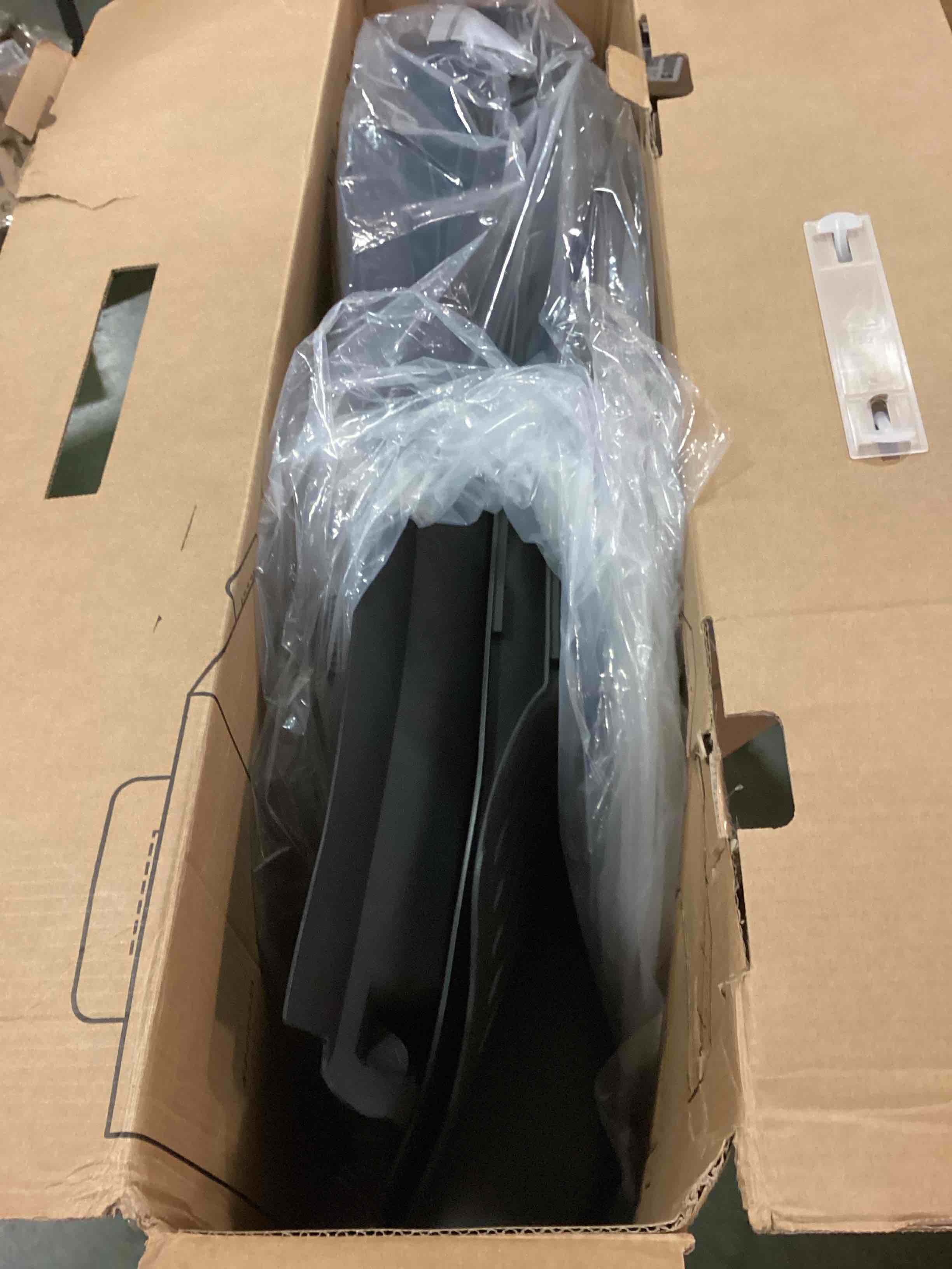 https://s3.amazonaws.com/lotting-images-prod/bidfta/YEL5942952_1710855286539.jpeg