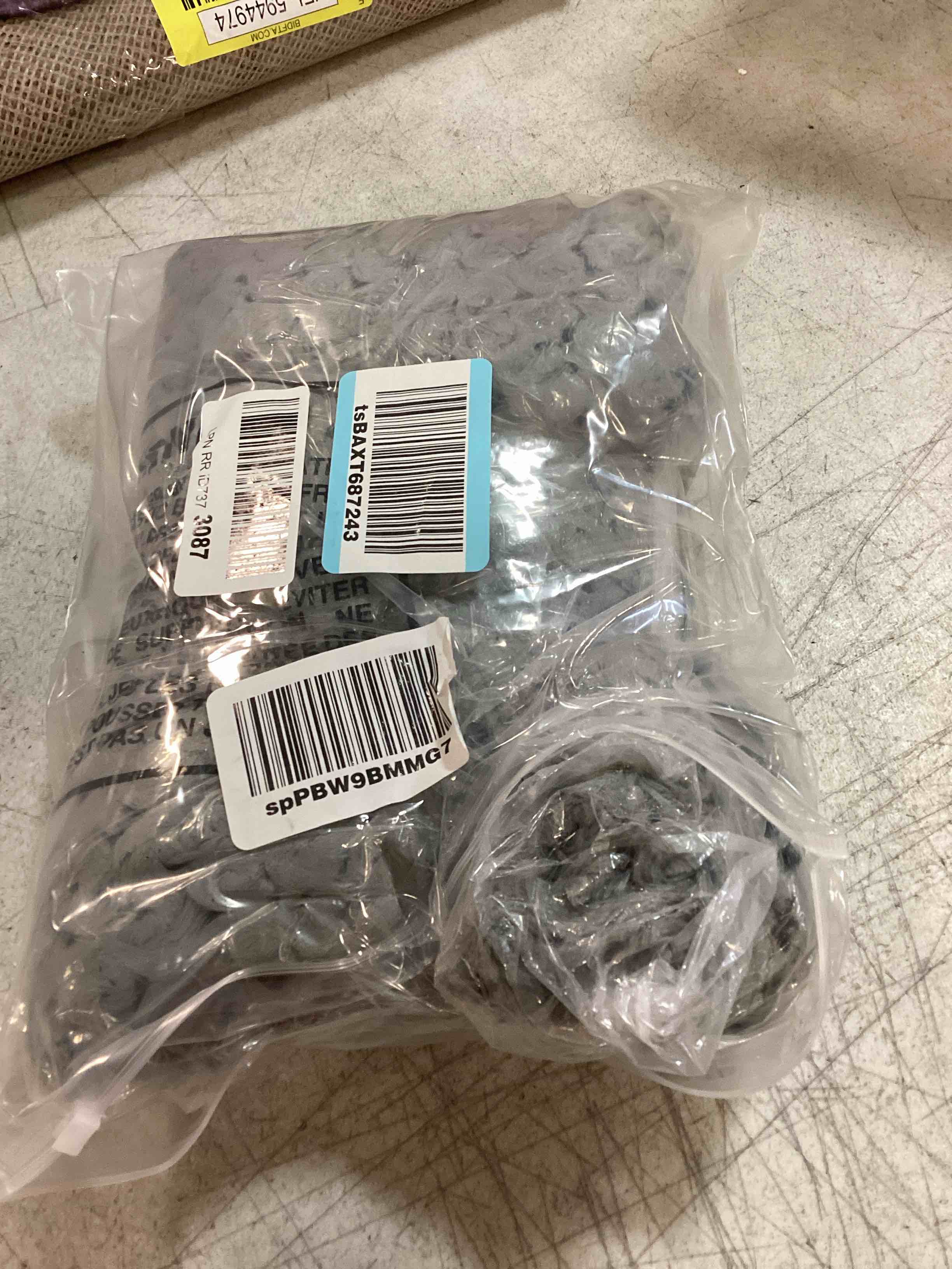 https://s3.amazonaws.com/lotting-images-prod/bidfta/YEL5944975_1709489915934.jpeg