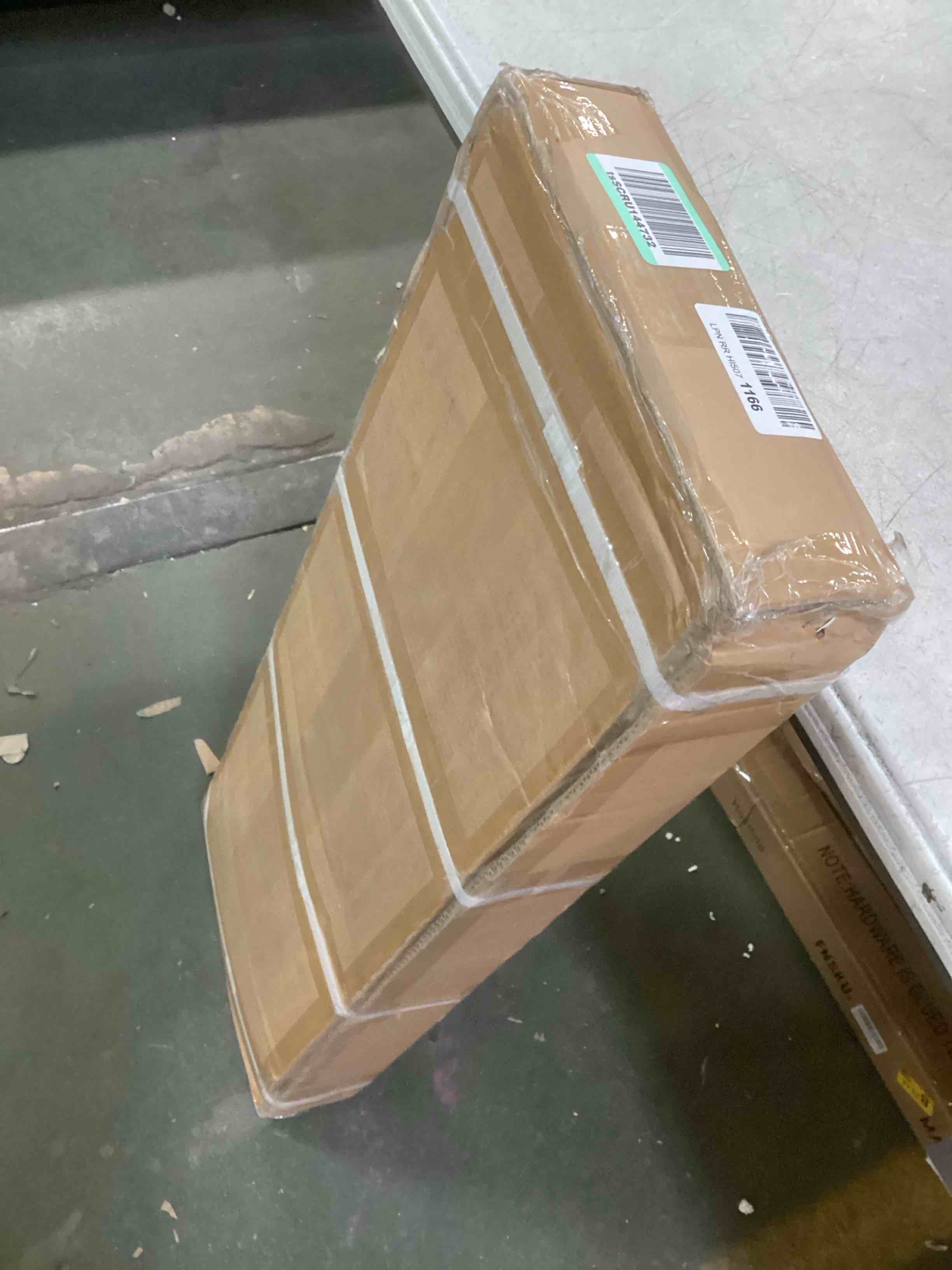 https://s3.amazonaws.com/lotting-images-prod/bidfta/YEL5946914_1709393638012.jpeg
