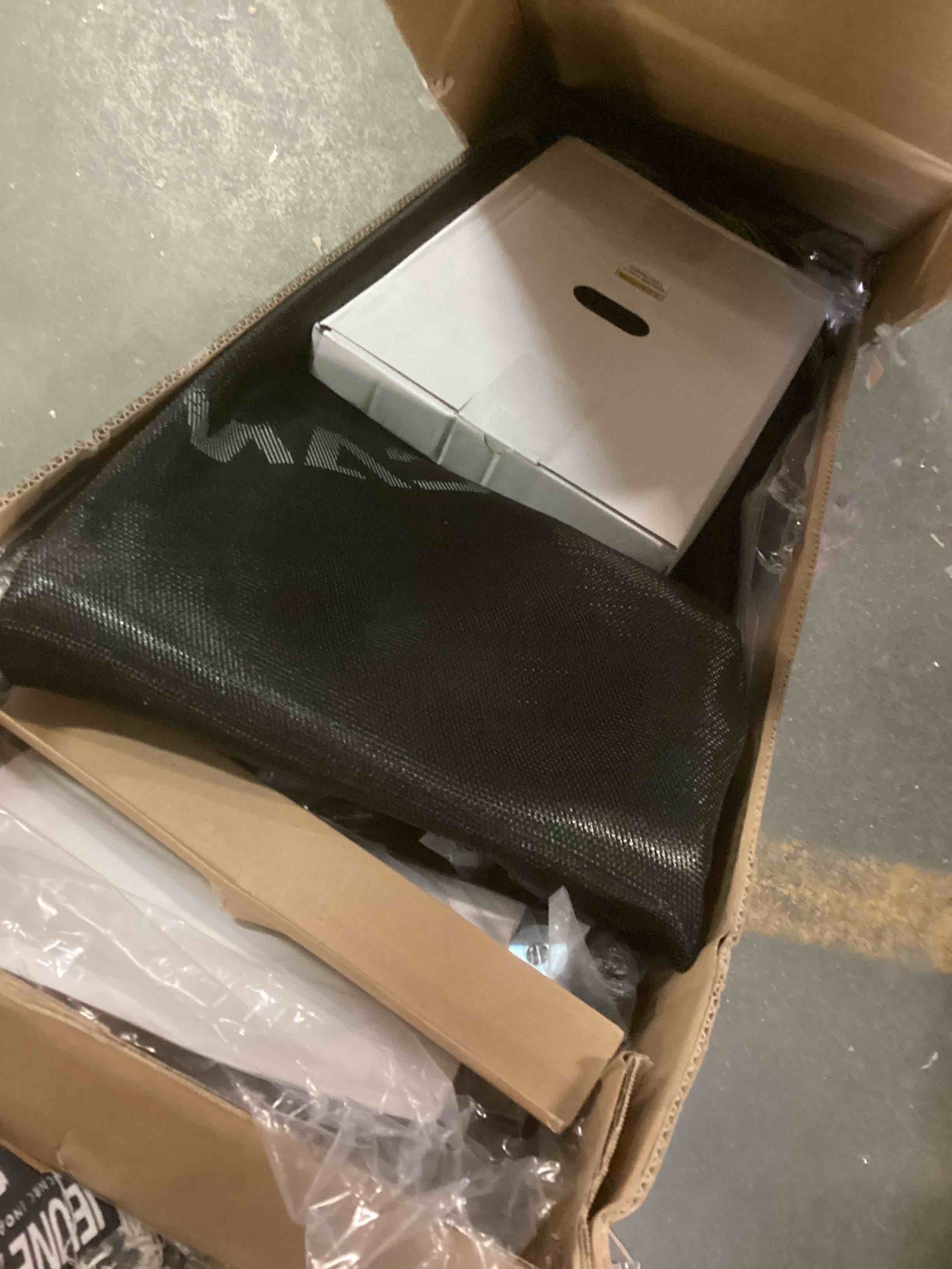 https://s3.amazonaws.com/lotting-images-prod/bidfta/YEL5946914_1709393678142.jpeg