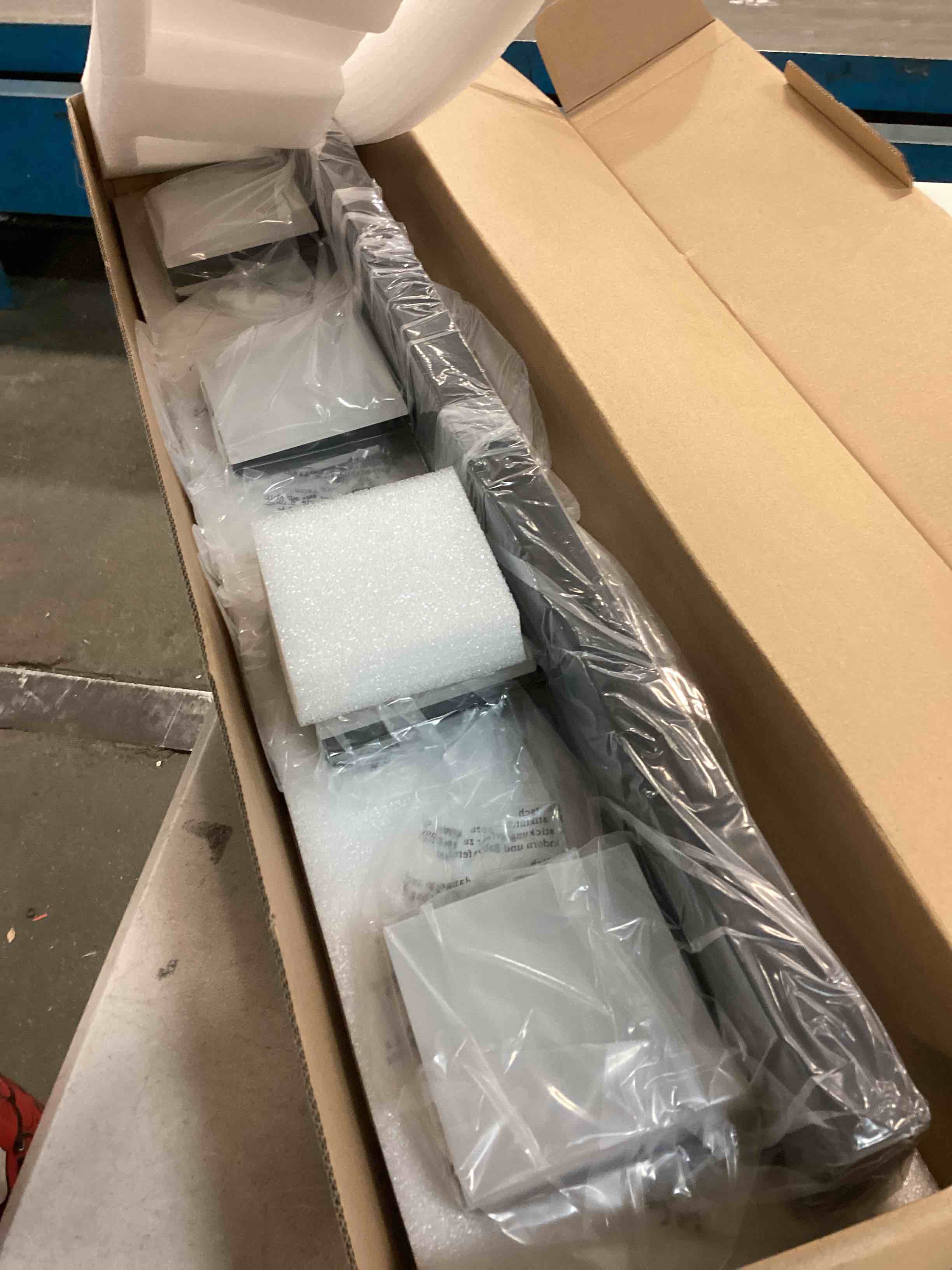https://s3.amazonaws.com/lotting-images-prod/bidfta/YEL5947880_1709653867476.jpeg