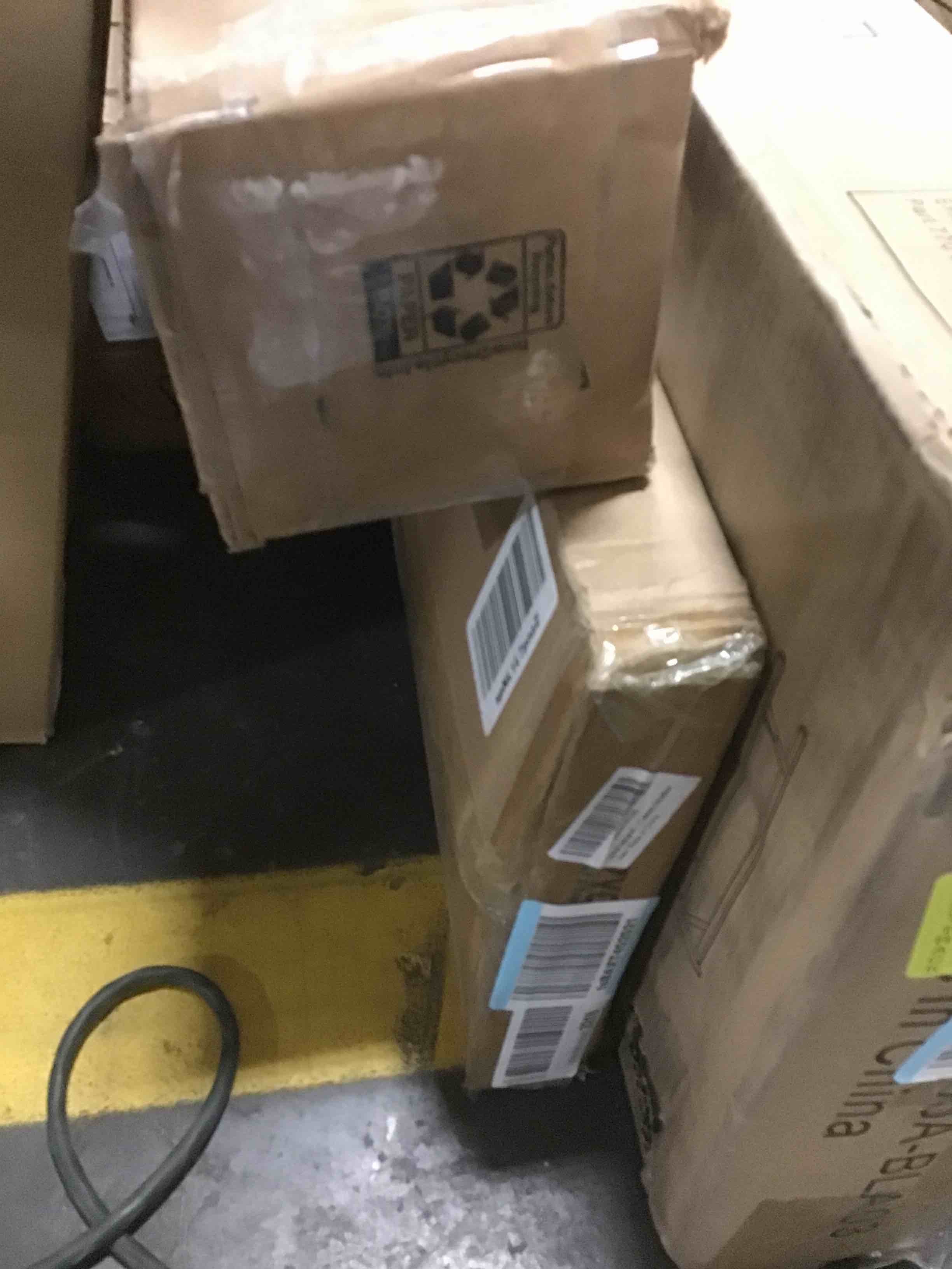 https://s3.amazonaws.com/lotting-images-prod/bidfta/YEL5958111_1718646312690.jpeg