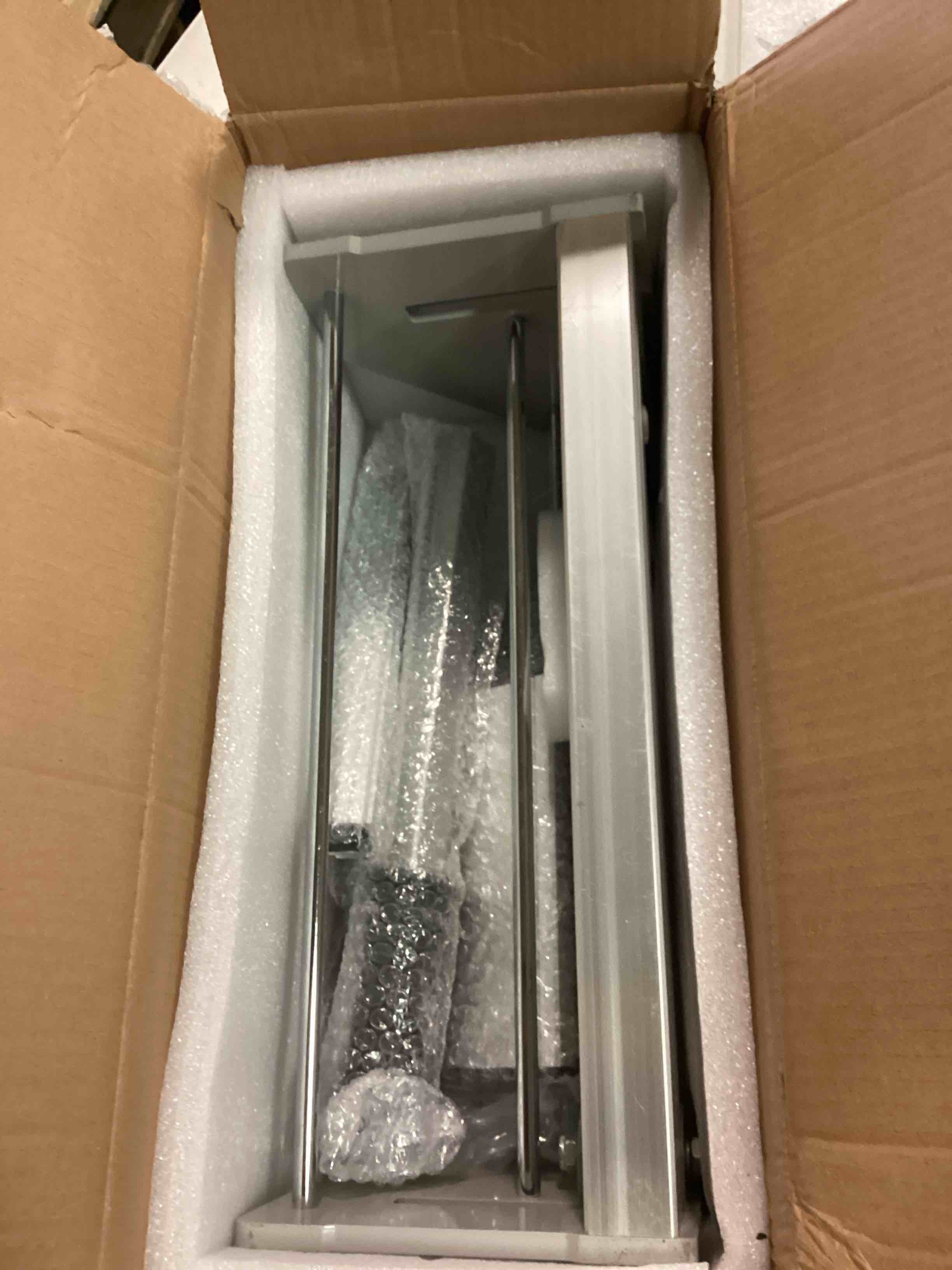 https://s3.amazonaws.com/lotting-images-prod/bidfta/YEL5960013_1710273565345.jpeg