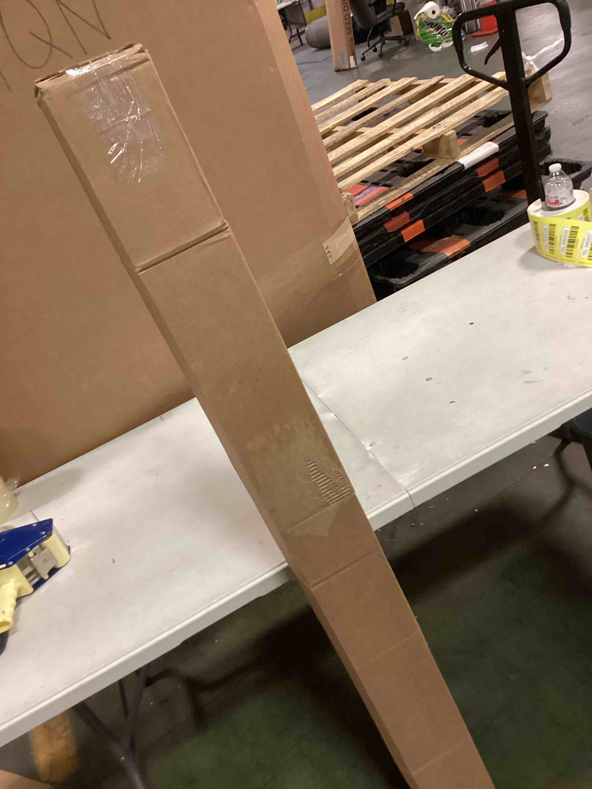 https://s3.amazonaws.com/lotting-images-prod/bidfta/YEL5960023_1710332568071.jpeg