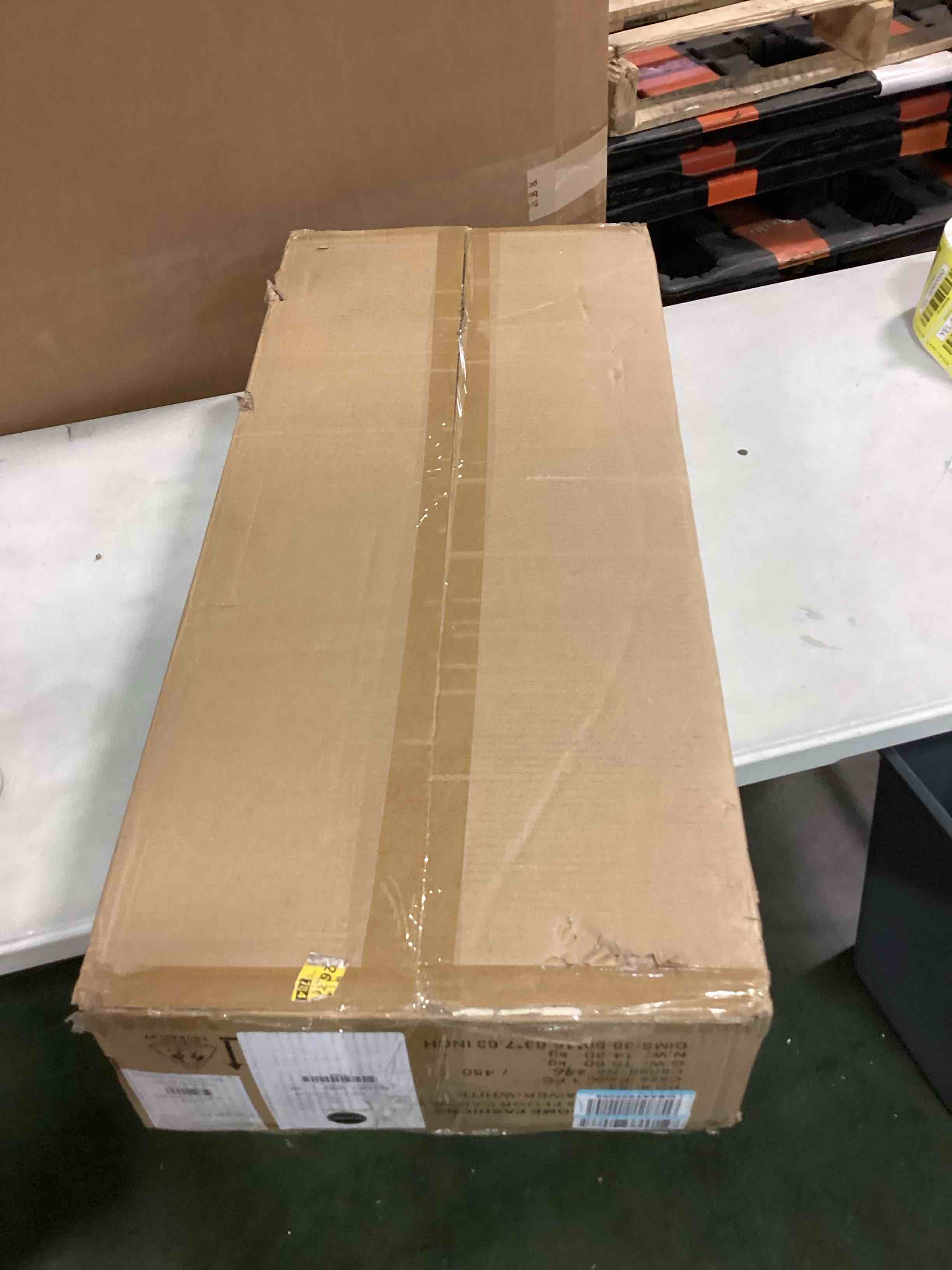 https://s3.amazonaws.com/lotting-images-prod/bidfta/YEL5960042_1710334657648.jpeg