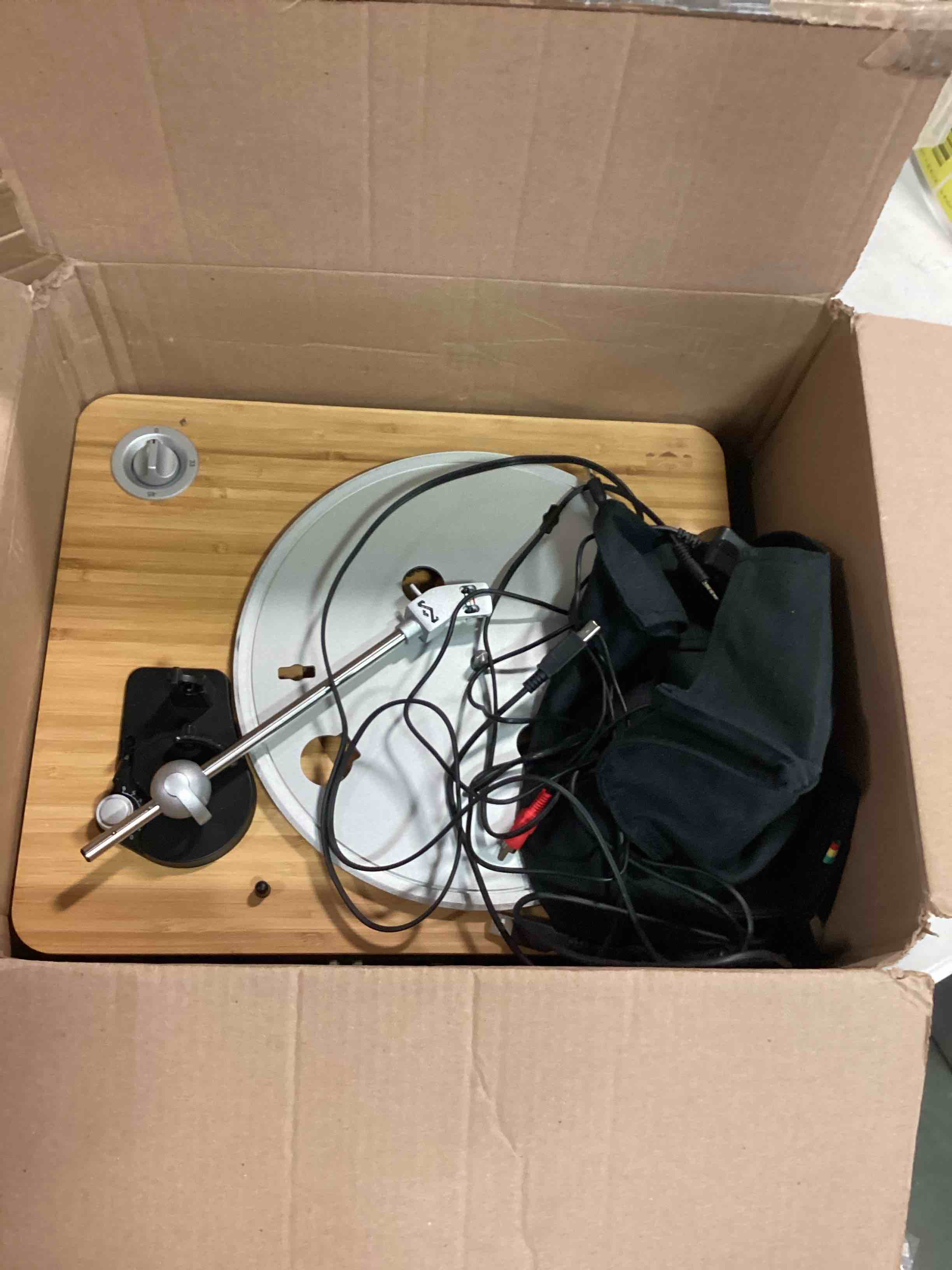 https://s3.amazonaws.com/lotting-images-prod/bidfta/YEL5960091_1710348278357.jpeg