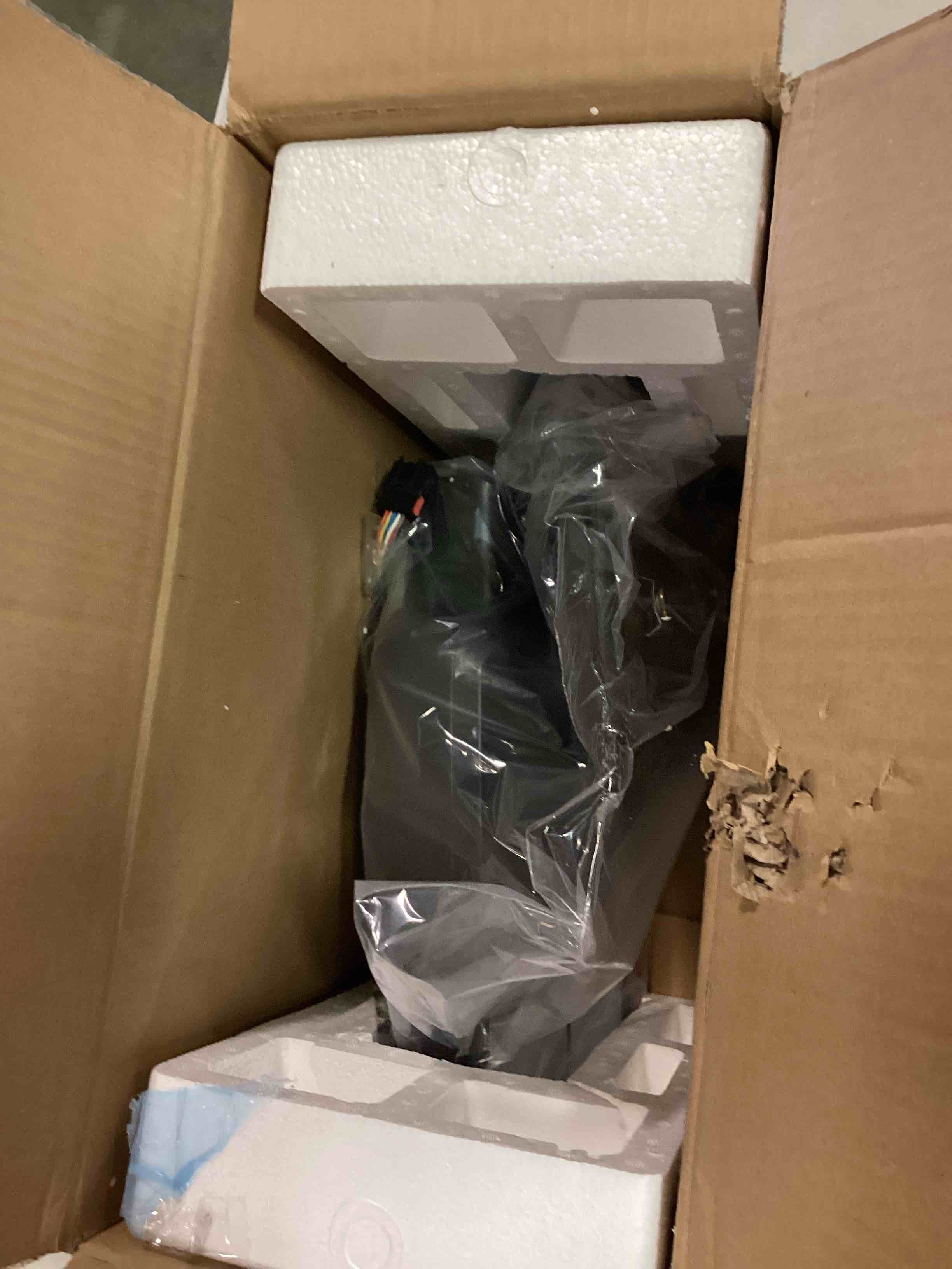 https://s3.amazonaws.com/lotting-images-prod/bidfta/YEL5960095_1710348883967.jpeg