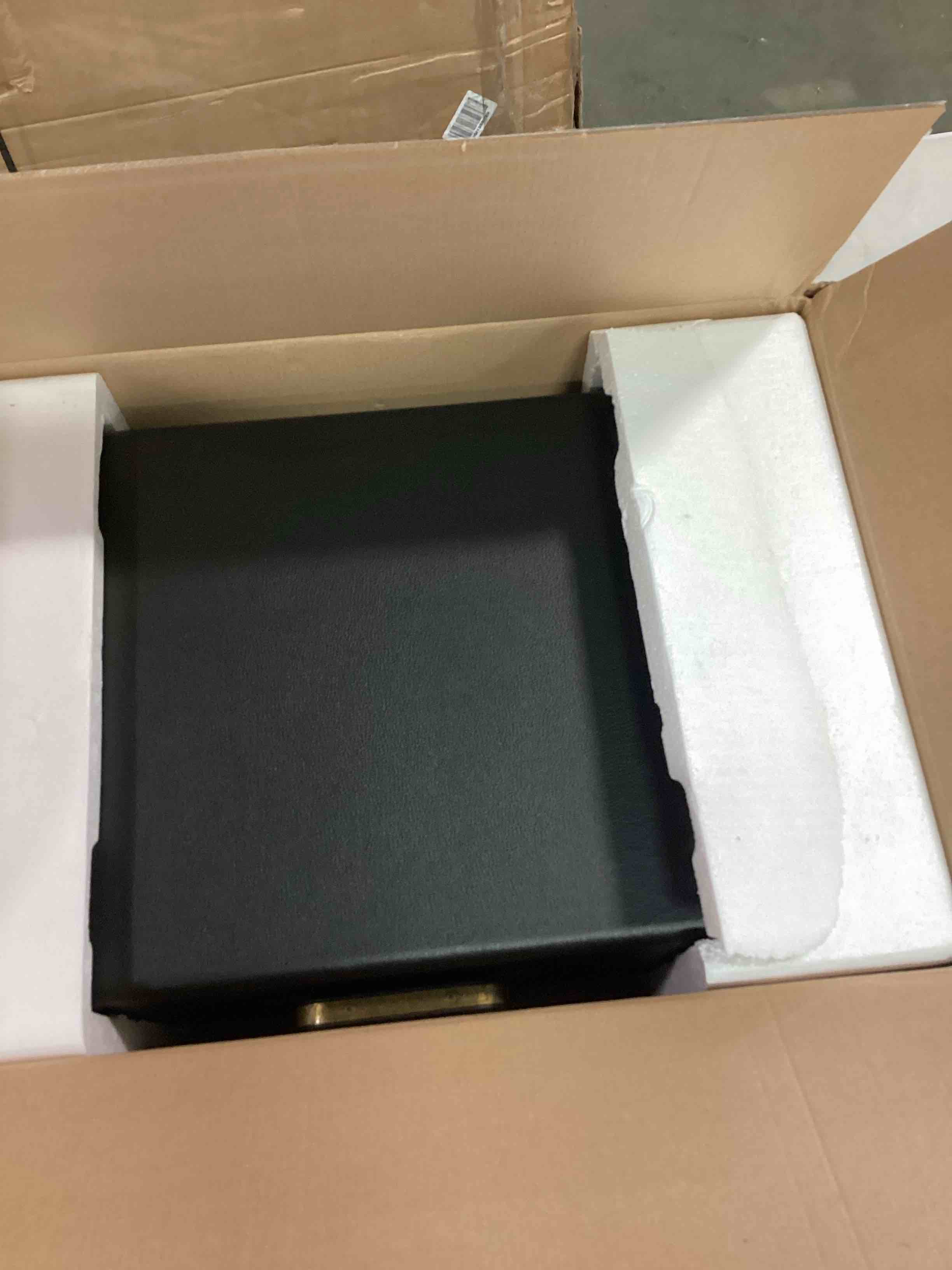 https://s3.amazonaws.com/lotting-images-prod/bidfta/YEL5960100_1710350070865.jpeg