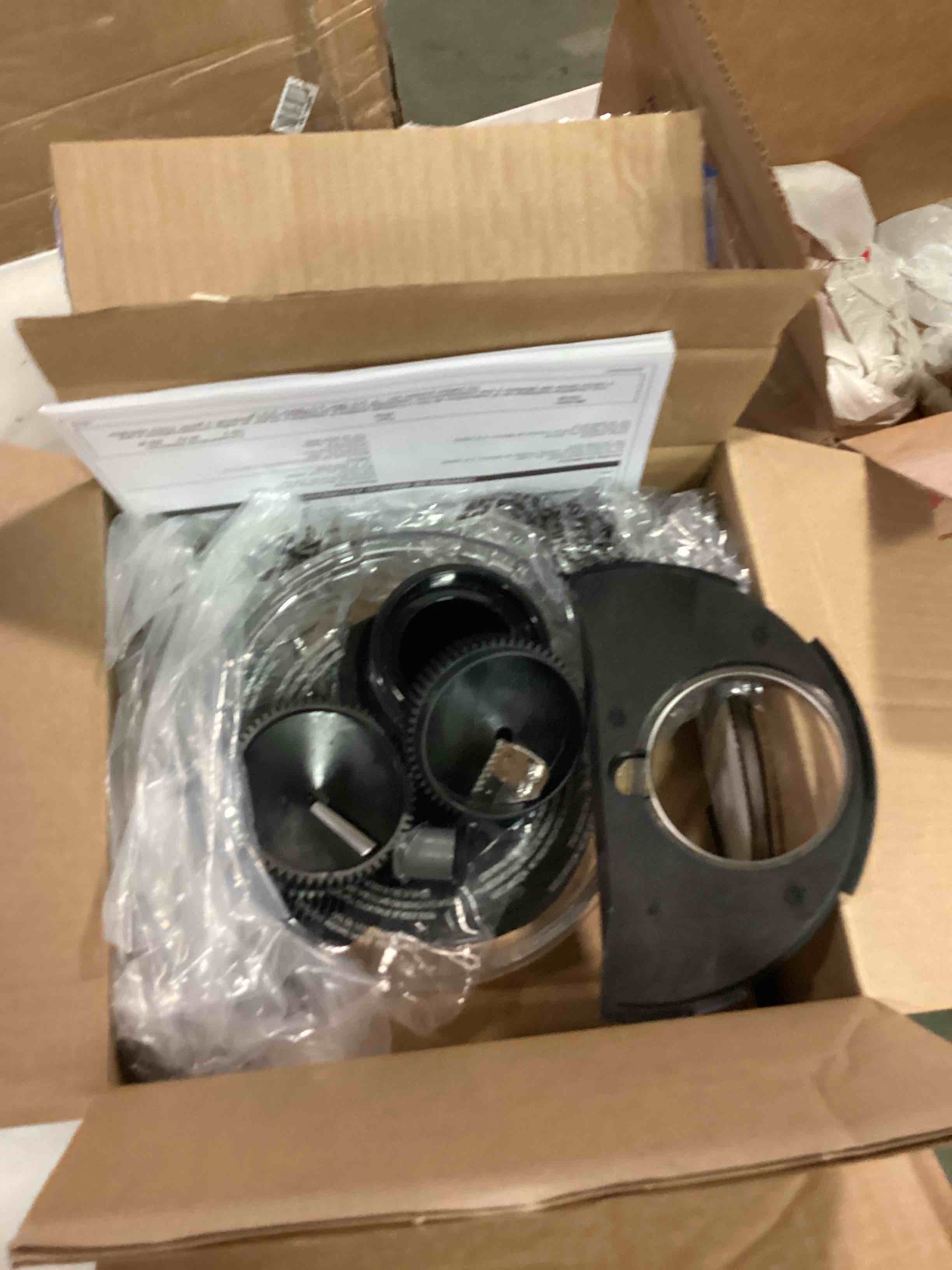 https://s3.amazonaws.com/lotting-images-prod/bidfta/YEL5960102_1710350530198.jpeg