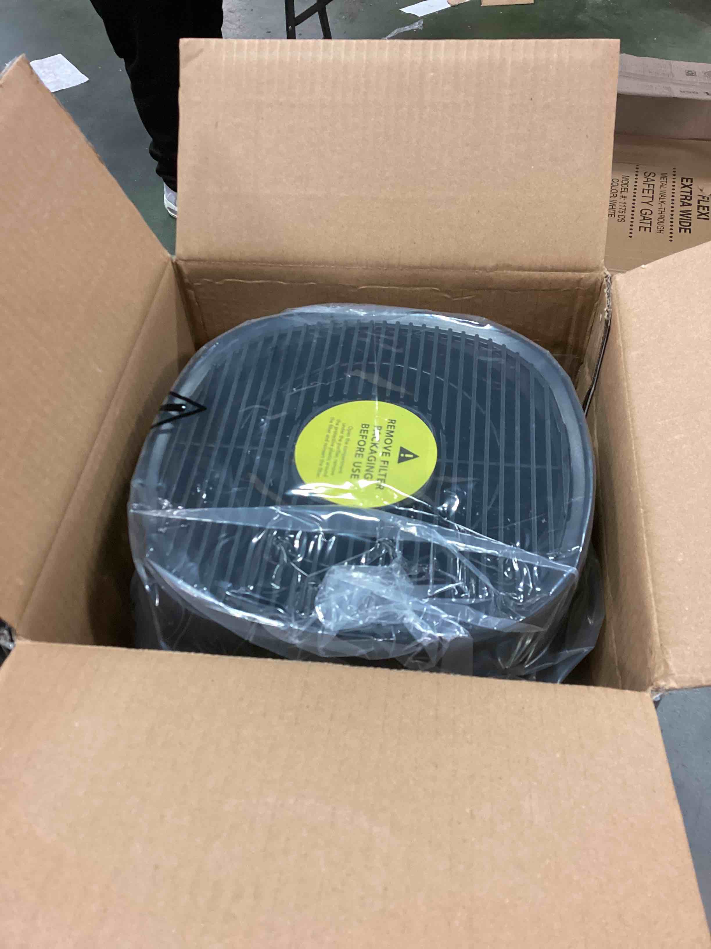 https://s3.amazonaws.com/lotting-images-prod/bidfta/YEL5961304_1712083896806.jpeg