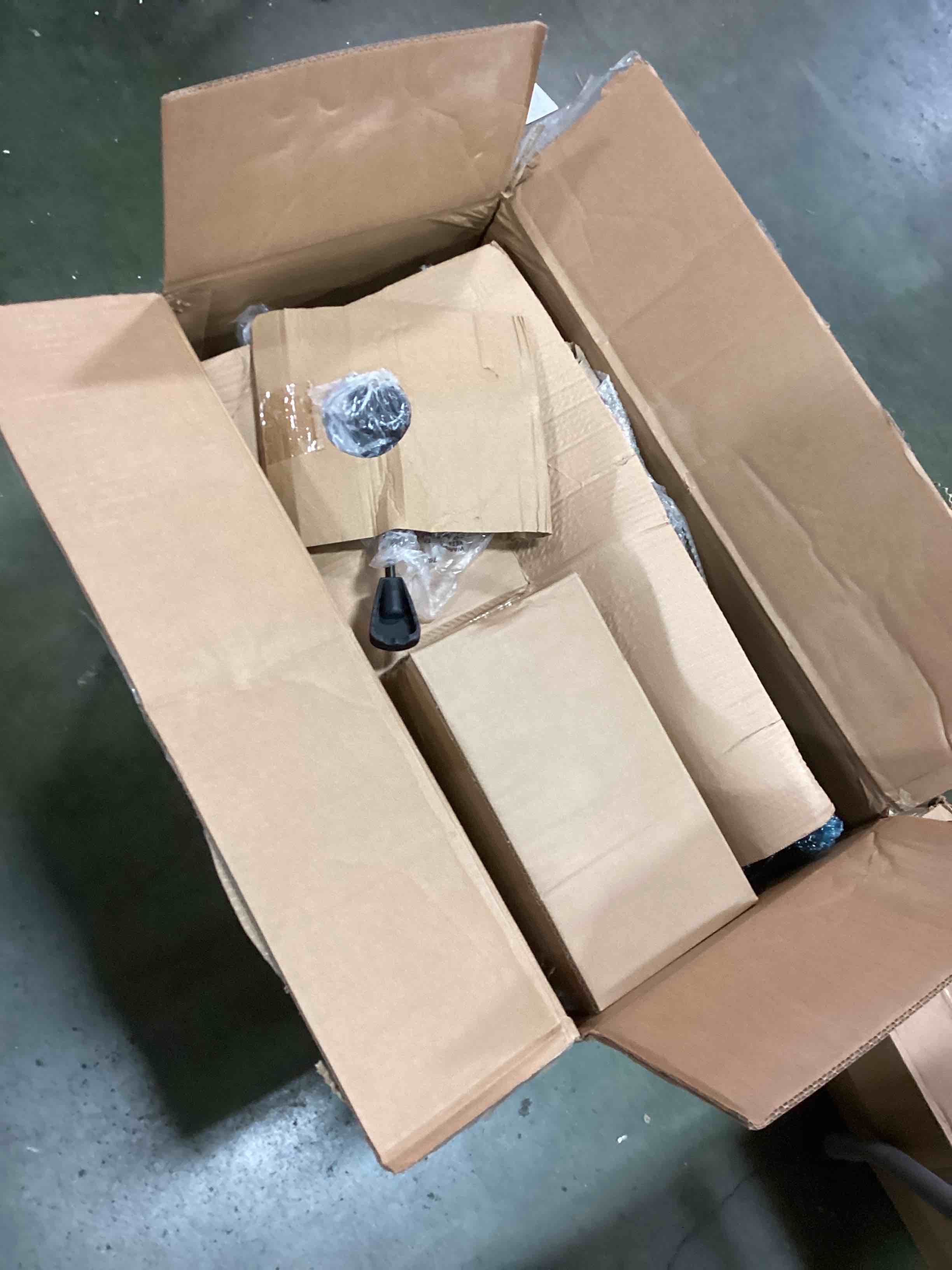 https://s3.amazonaws.com/lotting-images-prod/bidfta/YEL5961312_1712085813216.jpeg
