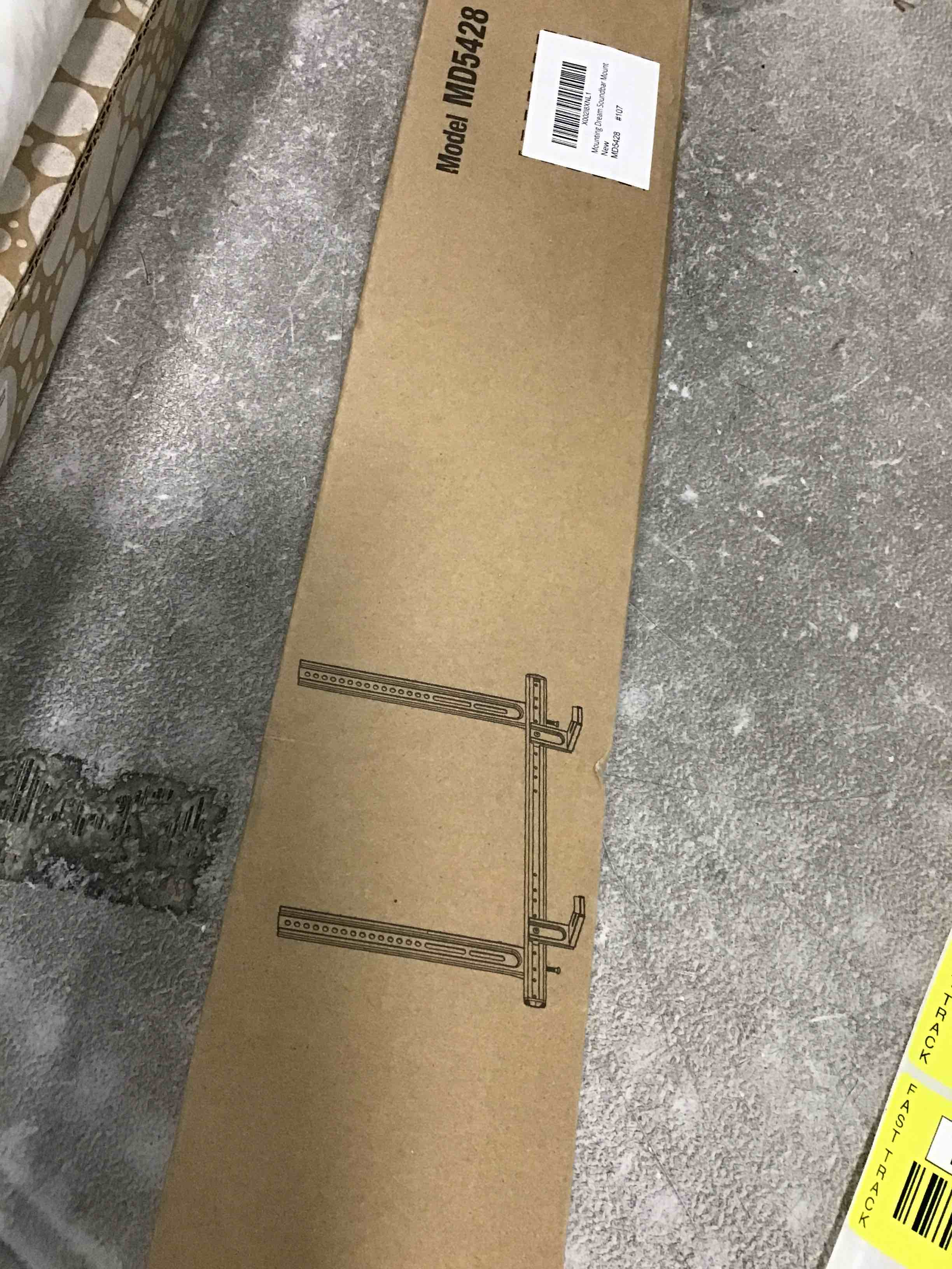 https://s3.amazonaws.com/lotting-images-prod/bidfta/YEL5963784_1709652429282.jpeg