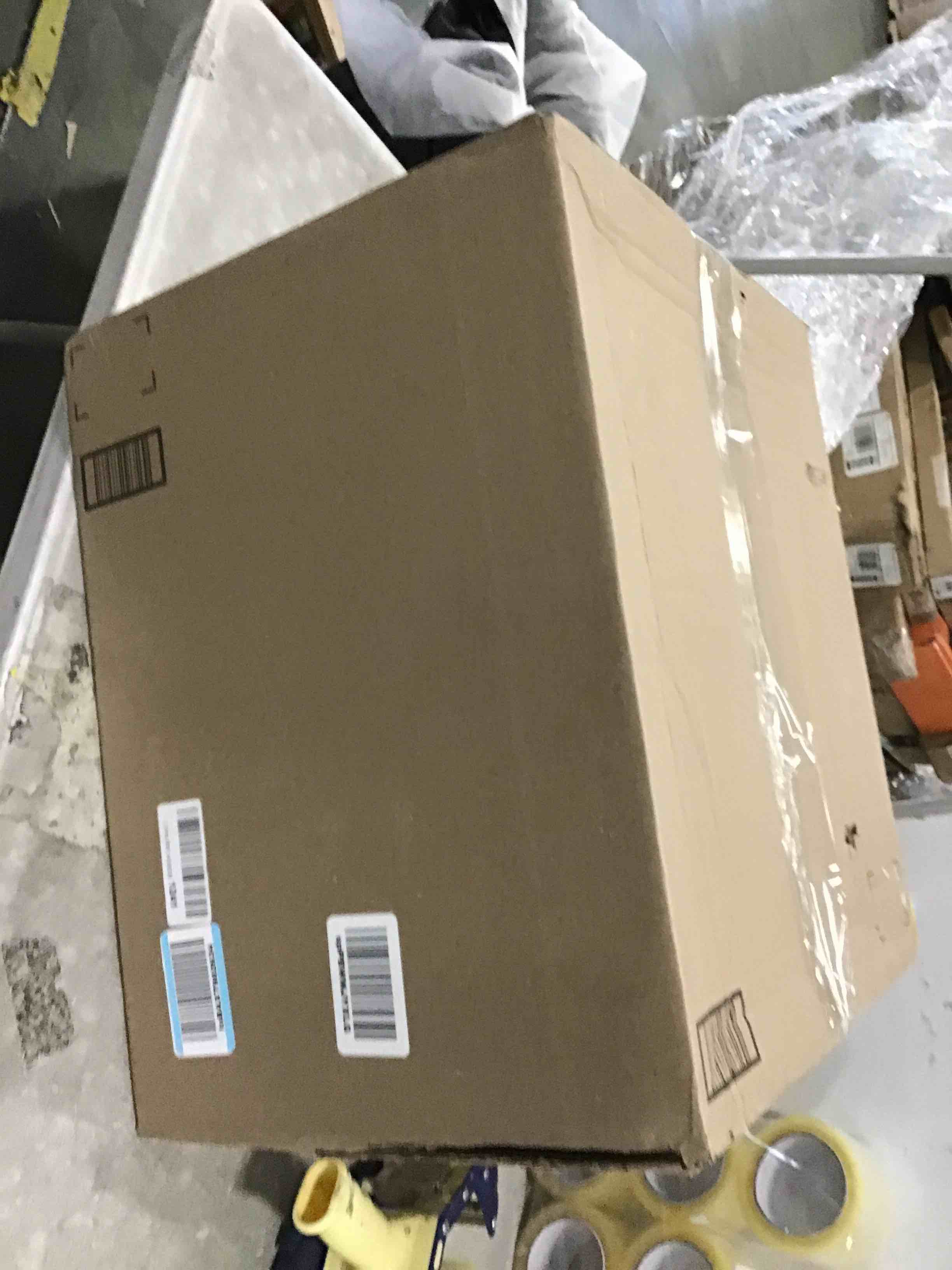 https://s3.amazonaws.com/lotting-images-prod/bidfta/YEL5963791_1709653045704.jpeg