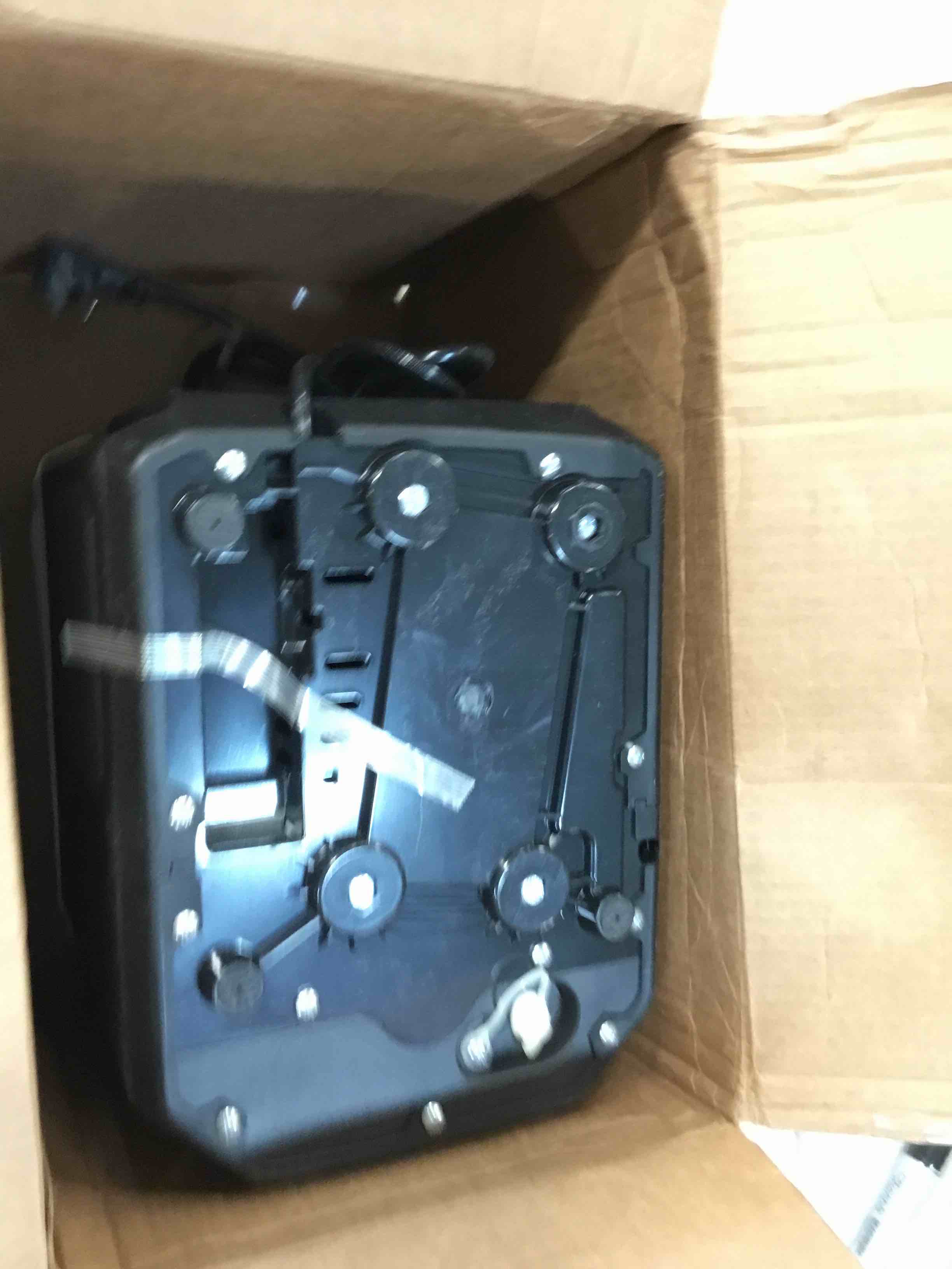 https://s3.amazonaws.com/lotting-images-prod/bidfta/YEL5968673_1710251094108.jpeg