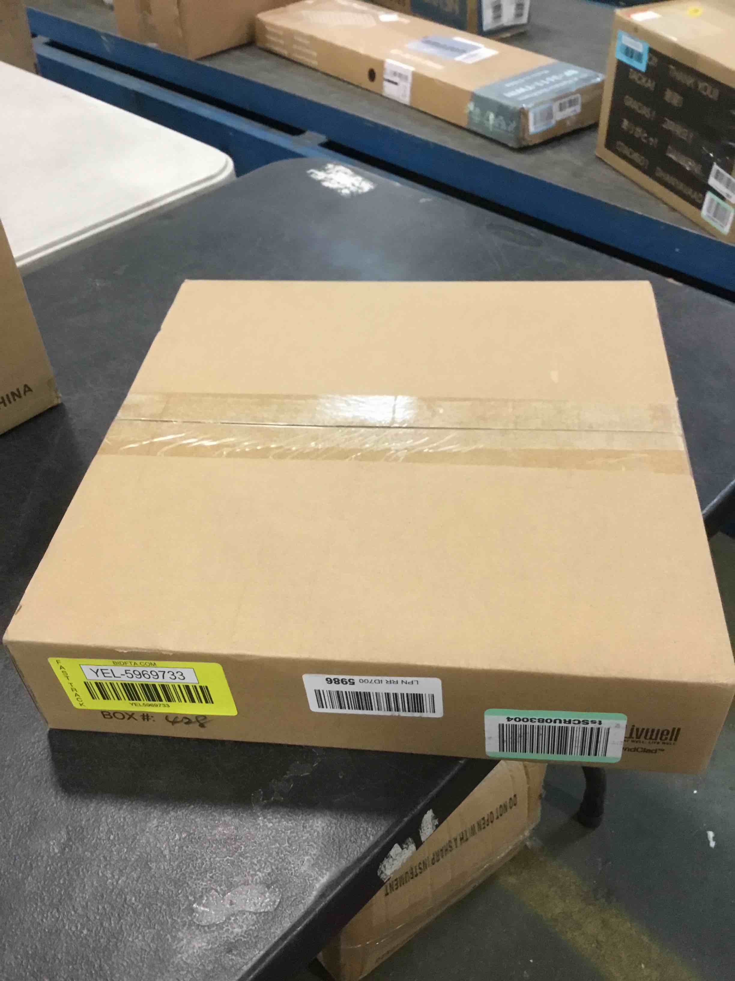 https://s3.amazonaws.com/lotting-images-prod/bidfta/YEL5969733_1709672449271.jpeg