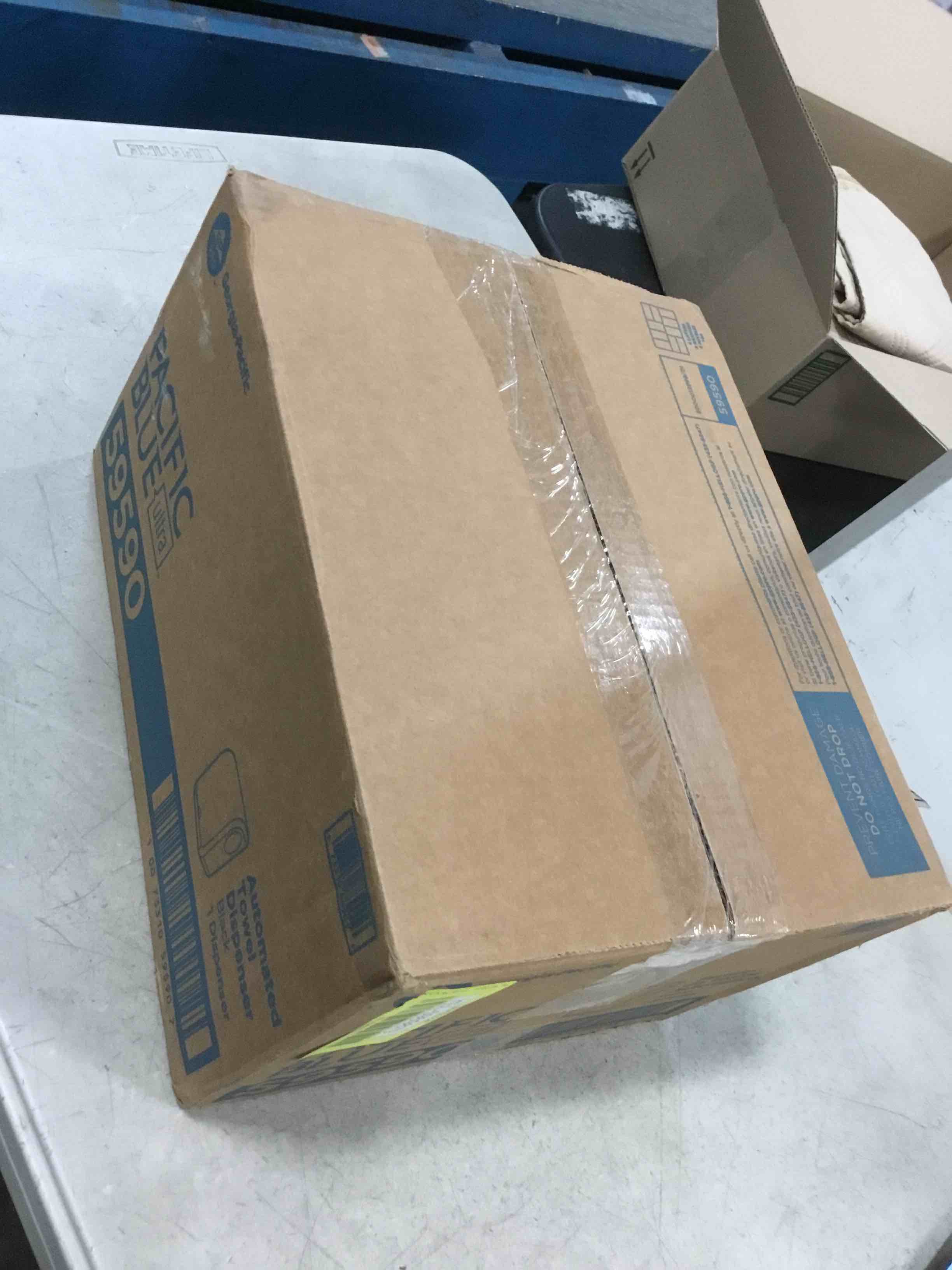 https://s3.amazonaws.com/lotting-images-prod/bidfta/YEL5969879_1709745739063.jpeg