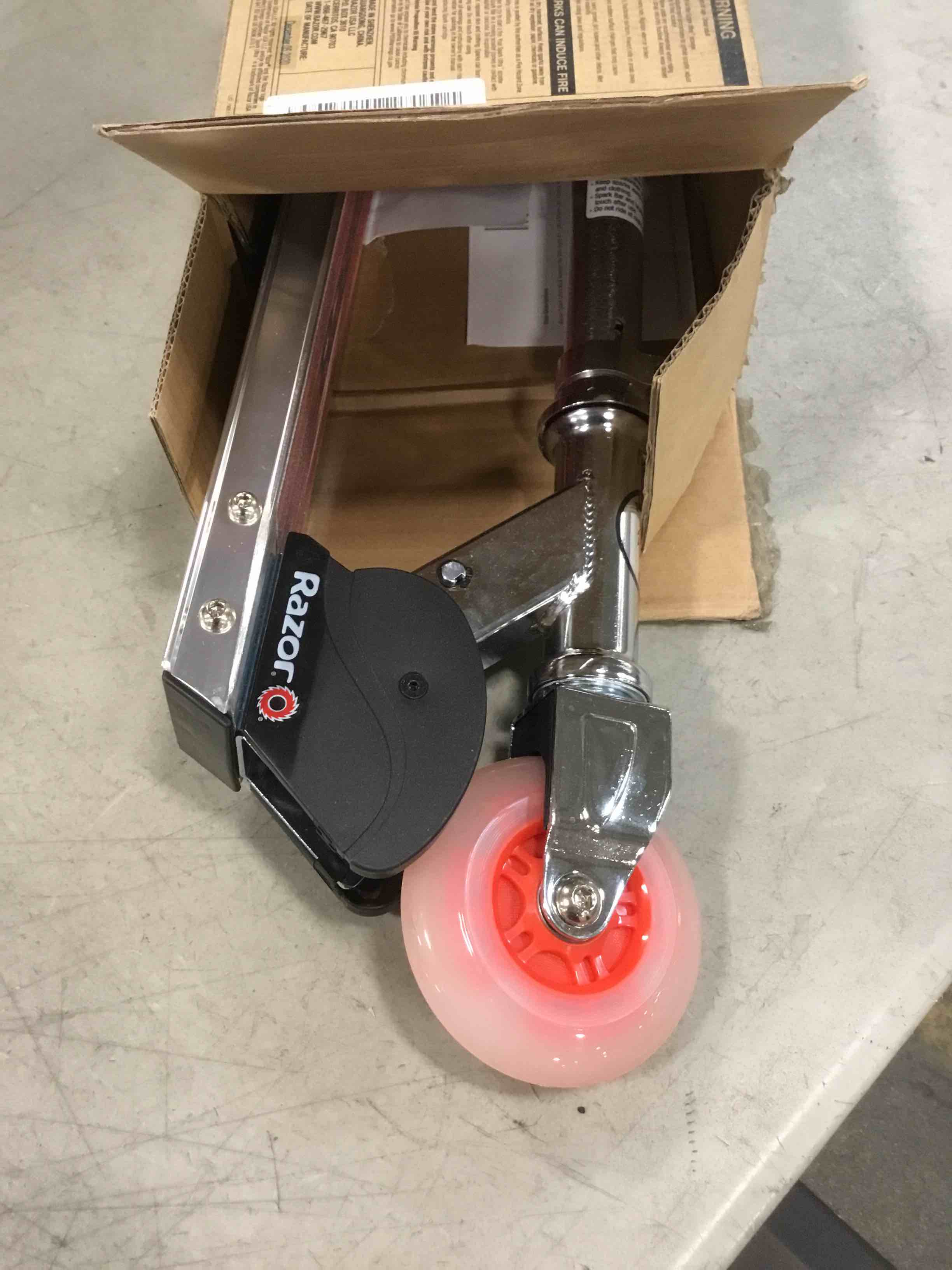 https://s3.amazonaws.com/lotting-images-prod/bidfta/YEL5970003_1709816942743.jpeg
