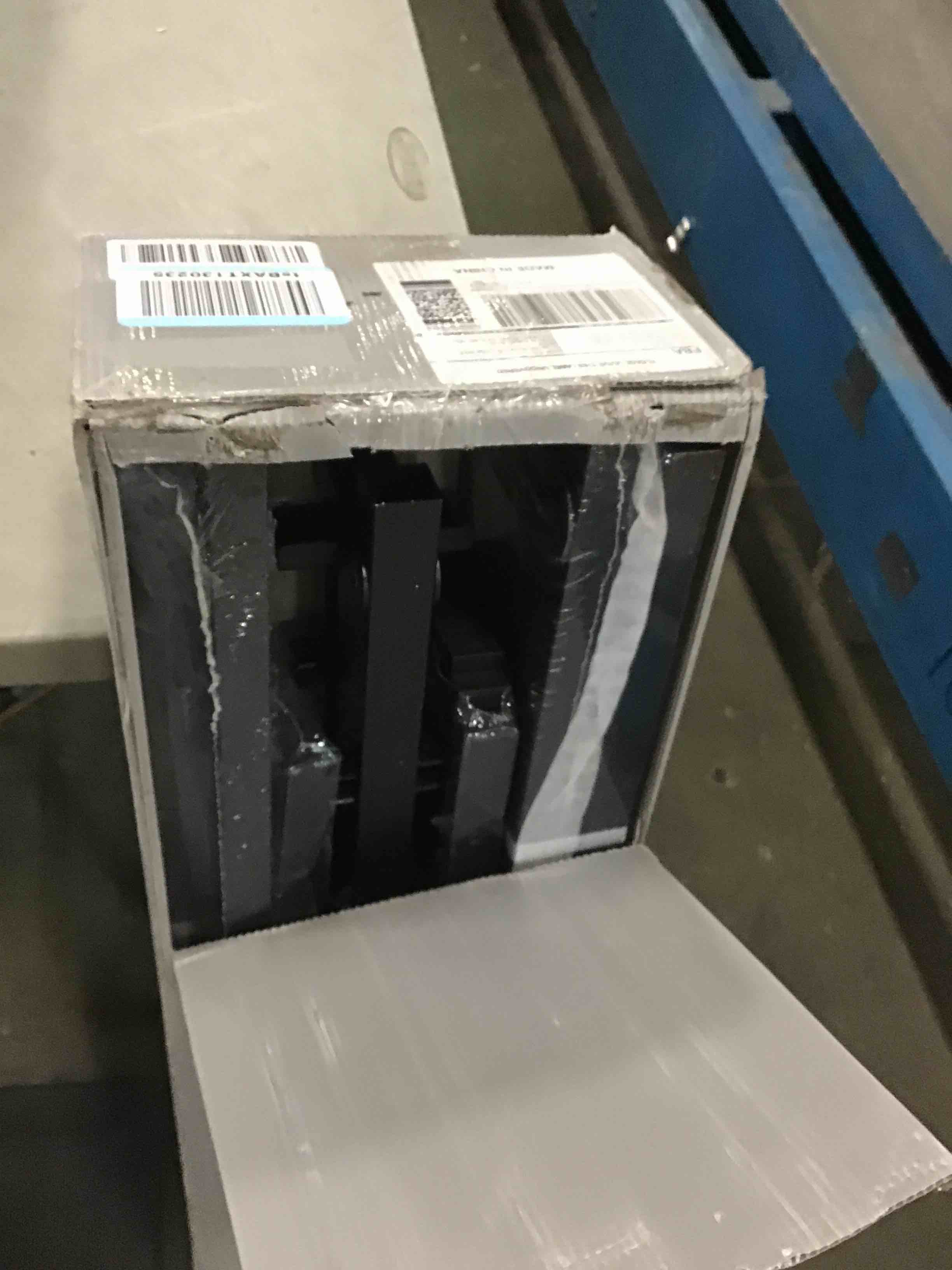https://s3.amazonaws.com/lotting-images-prod/bidfta/YEL5970968_1709900337689.jpeg