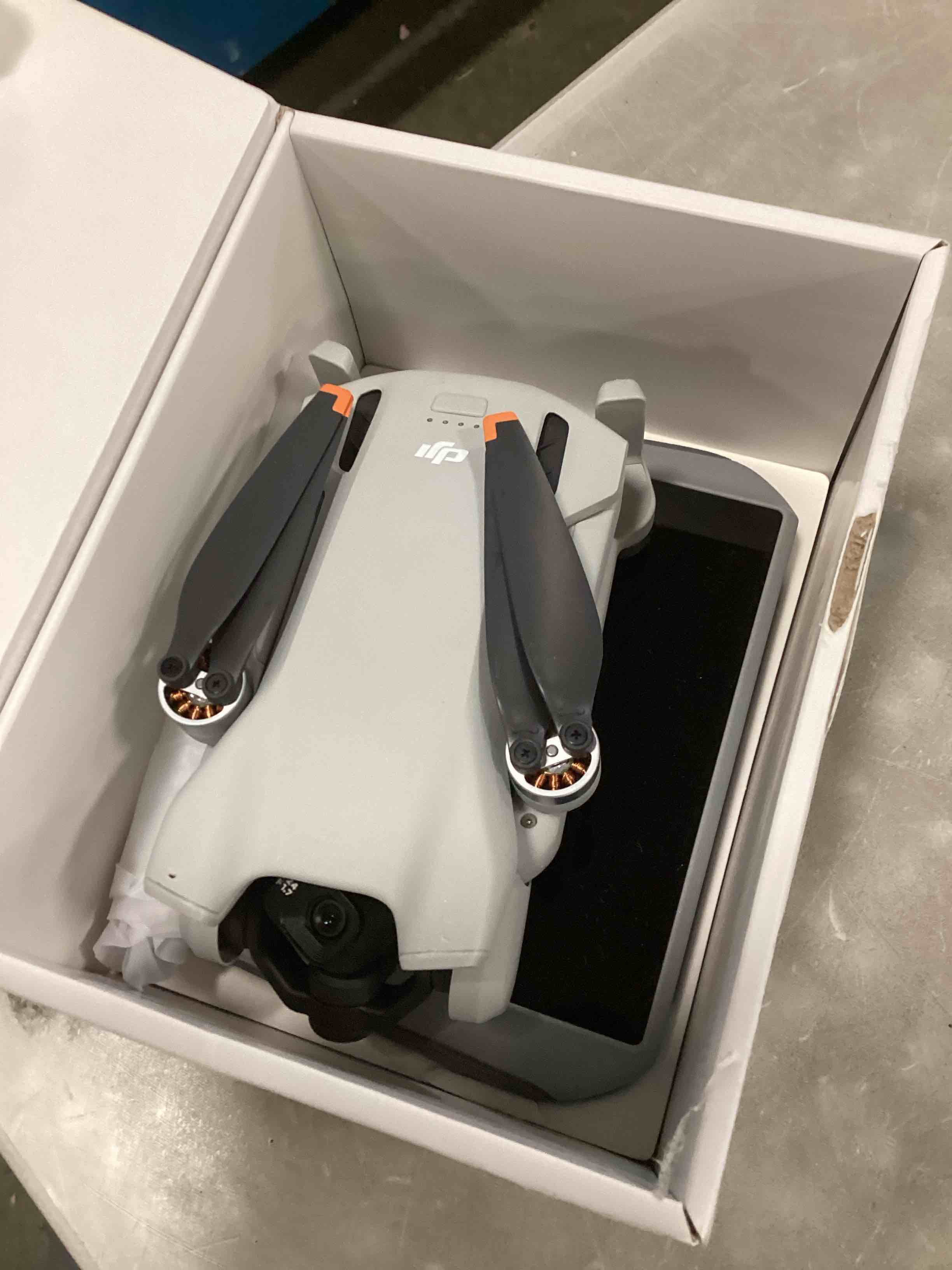 https://s3.amazonaws.com/lotting-images-prod/bidfta/YEL5972043_1709068701005.jpeg