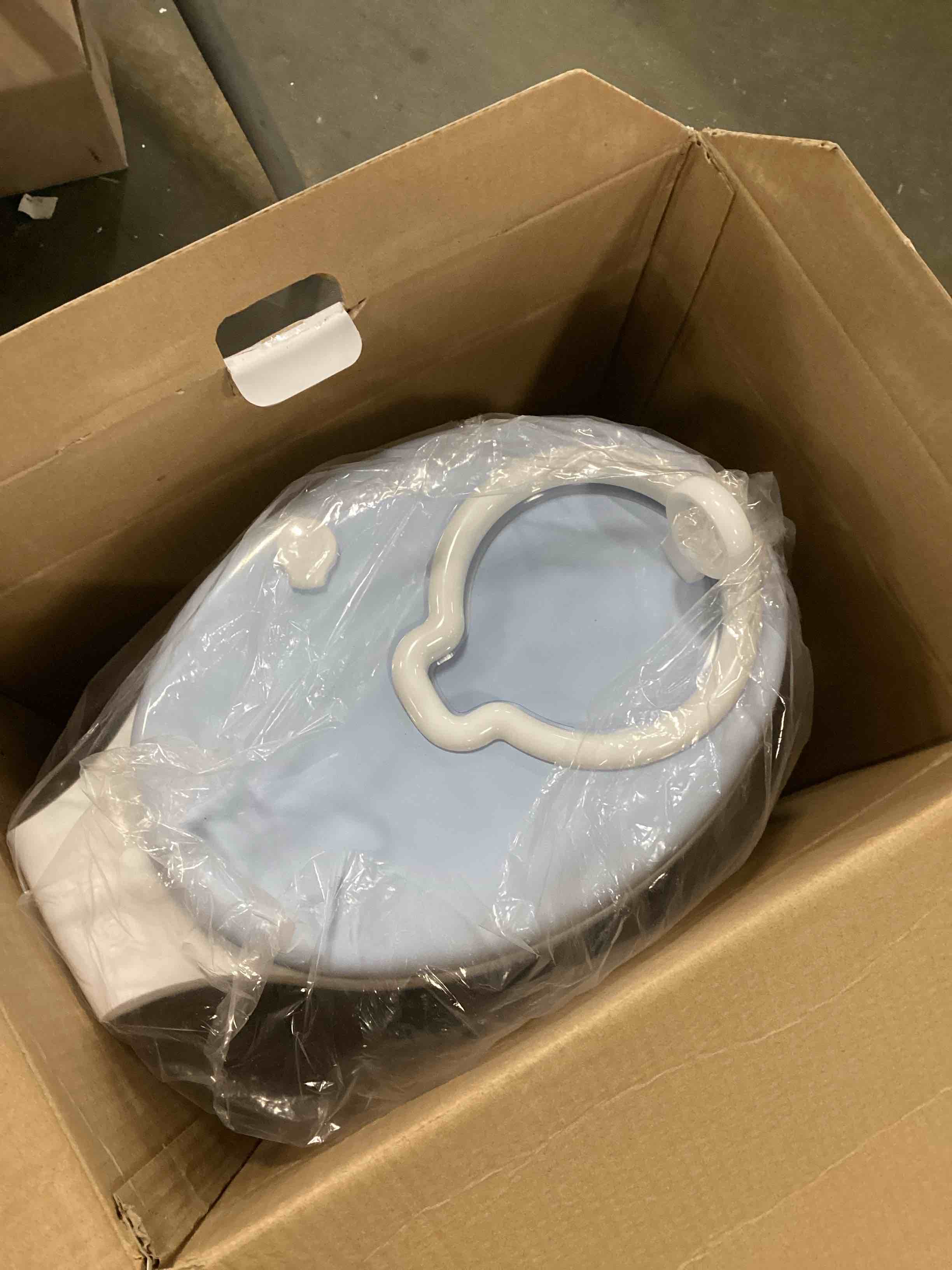 https://s3.amazonaws.com/lotting-images-prod/bidfta/YEL5972933_1709321121024.jpeg
