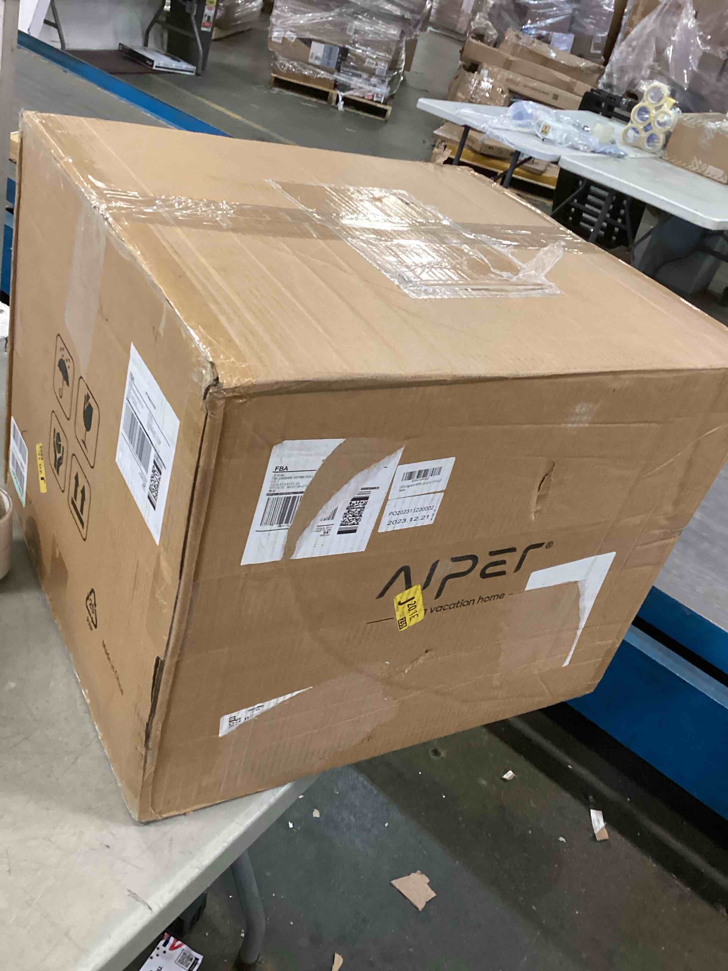 https://s3.amazonaws.com/lotting-images-prod/bidfta/YEL5973285_1709496974822.jpeg