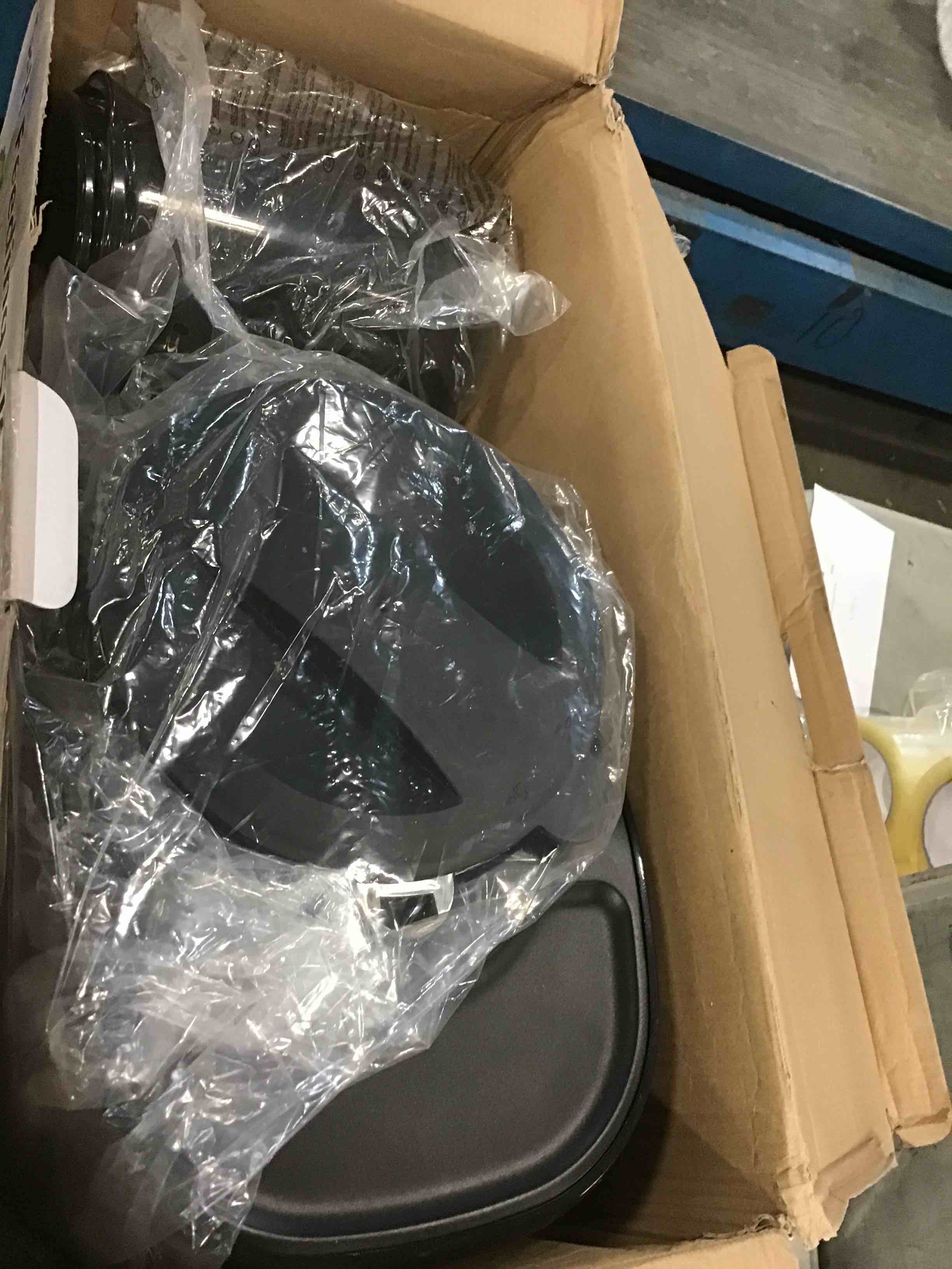 https://s3.amazonaws.com/lotting-images-prod/bidfta/YEL5973708_1709145675578.jpeg