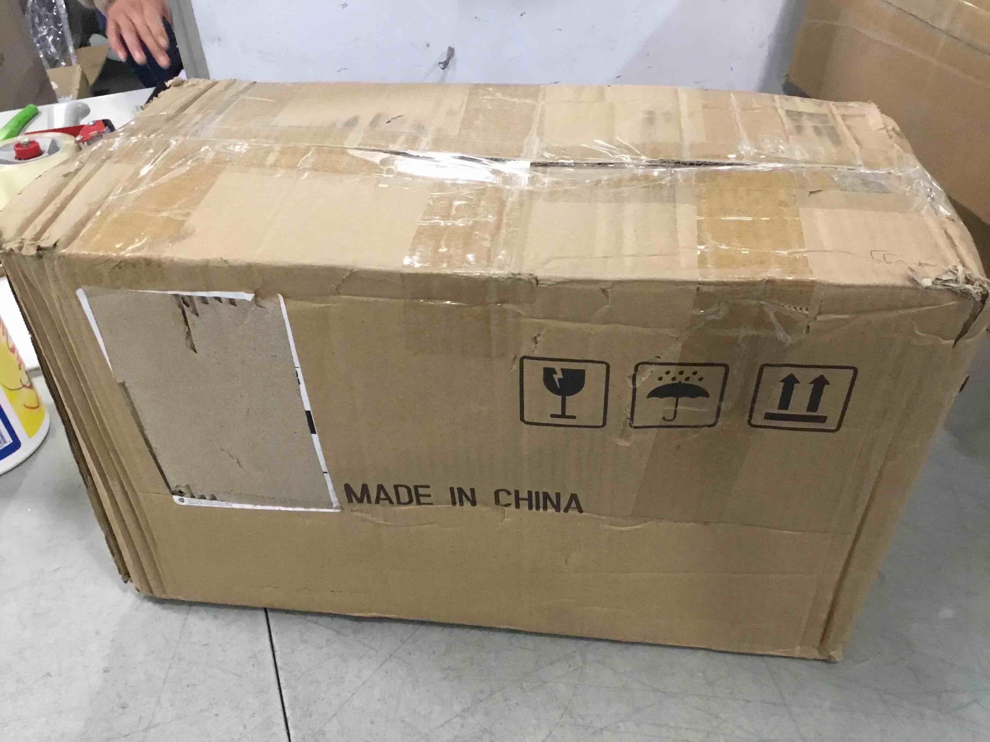 https://s3.amazonaws.com/lotting-images-prod/bidfta/YEL5977910_1709557562855.jpeg