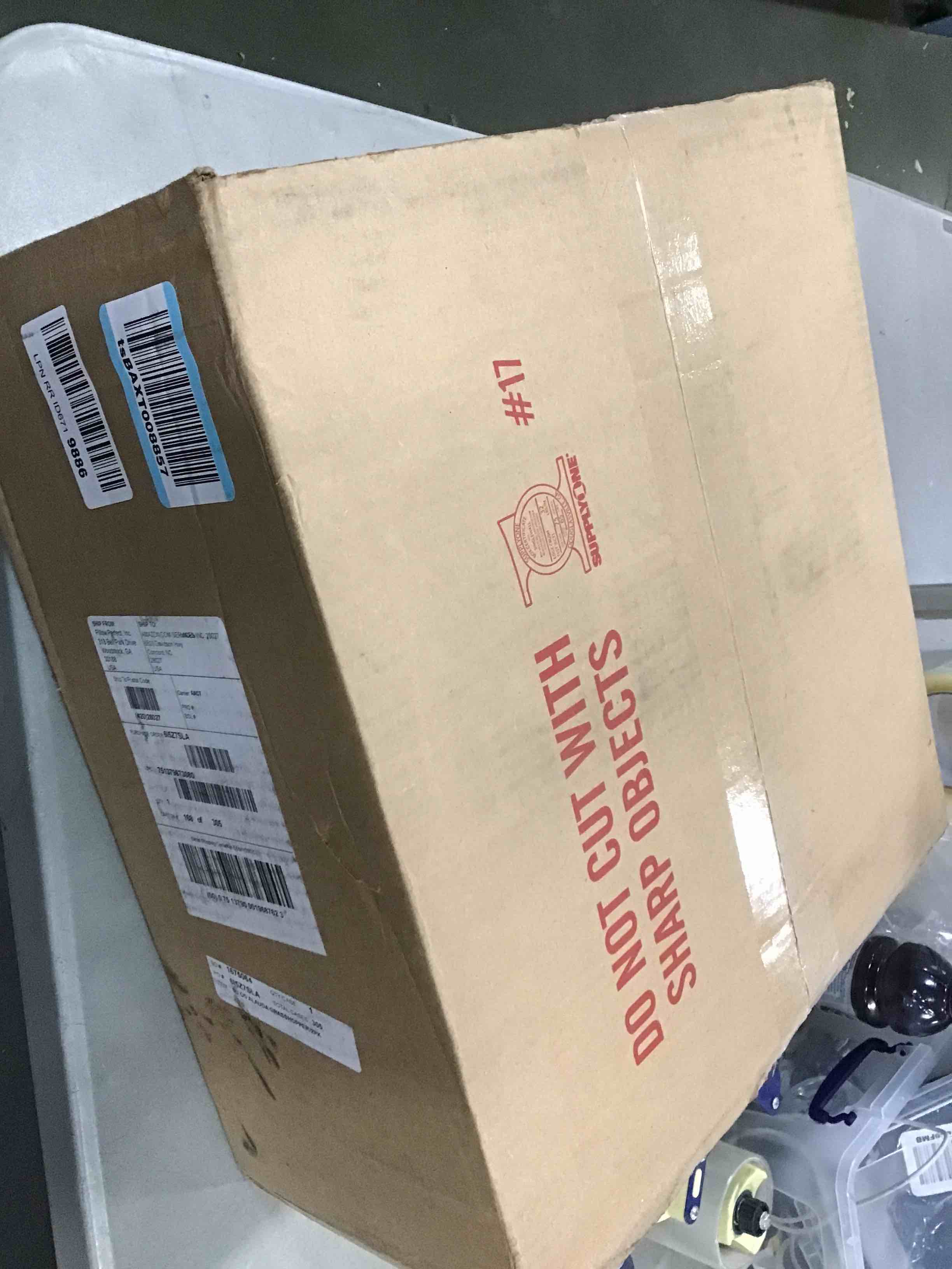 https://s3.amazonaws.com/lotting-images-prod/bidfta/YEL5977991_1708884044044.jpeg