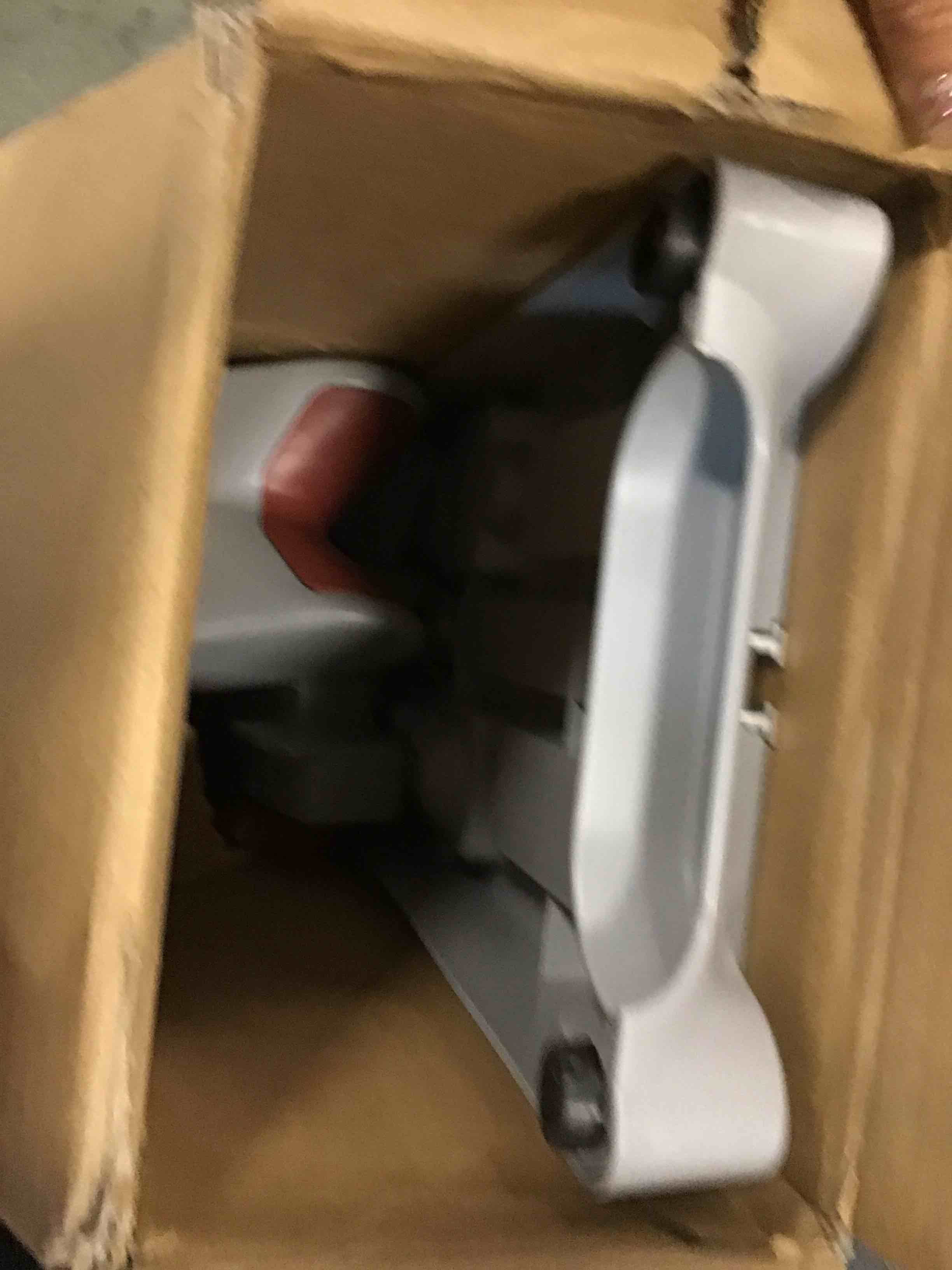 https://s3.amazonaws.com/lotting-images-prod/bidfta/YEL5978233_1708953822906.jpeg