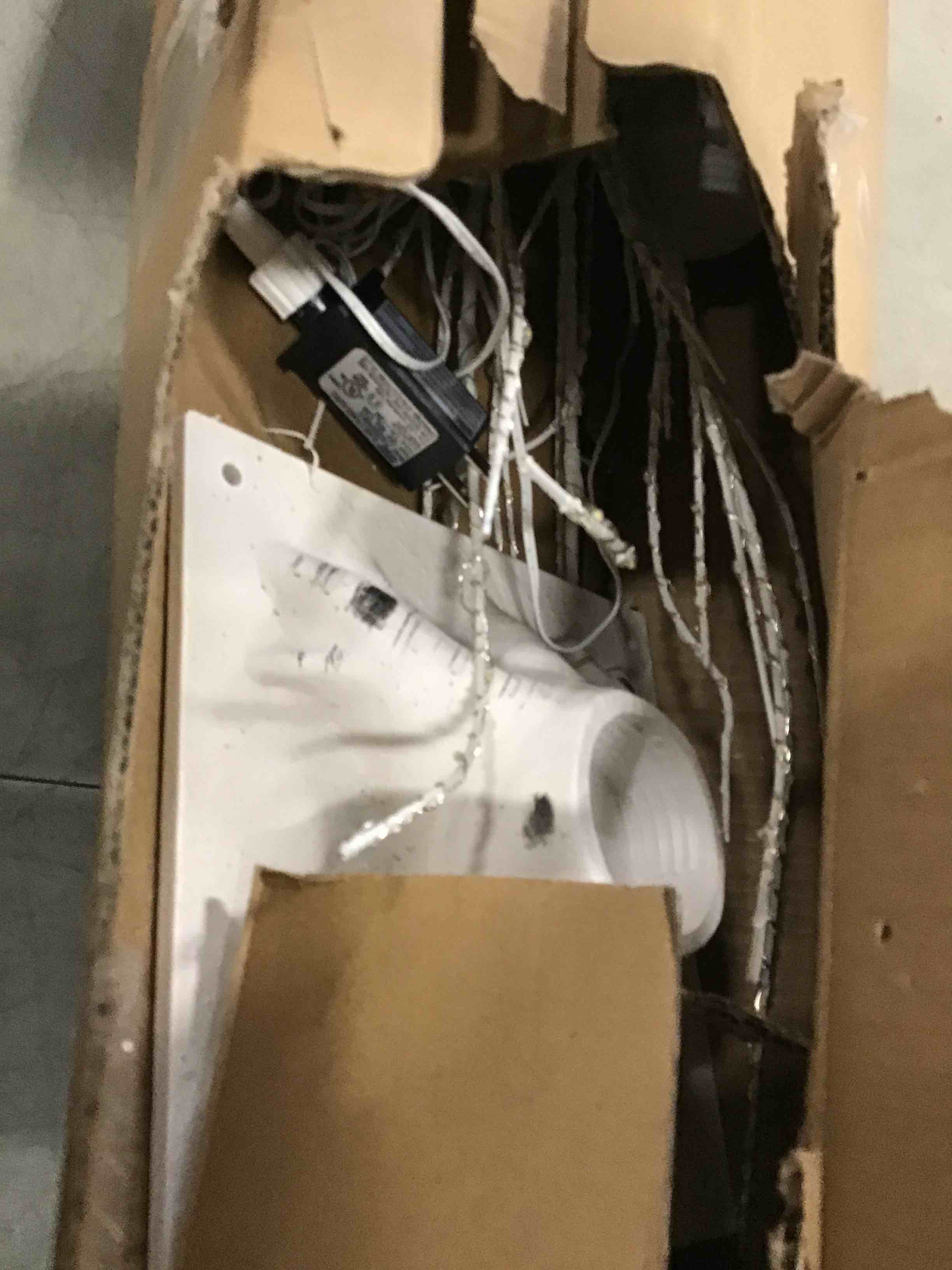 https://s3.amazonaws.com/lotting-images-prod/bidfta/YEL5979380_1709148083140.jpeg