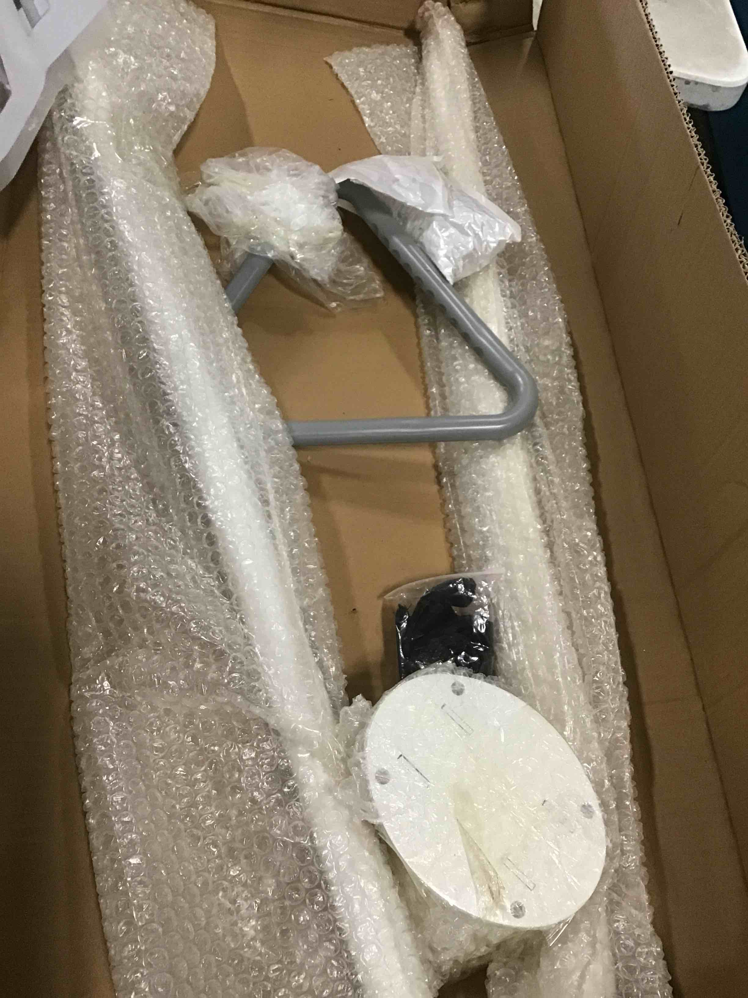 https://s3.amazonaws.com/lotting-images-prod/bidfta/YEL5981105_1708976959323.jpeg