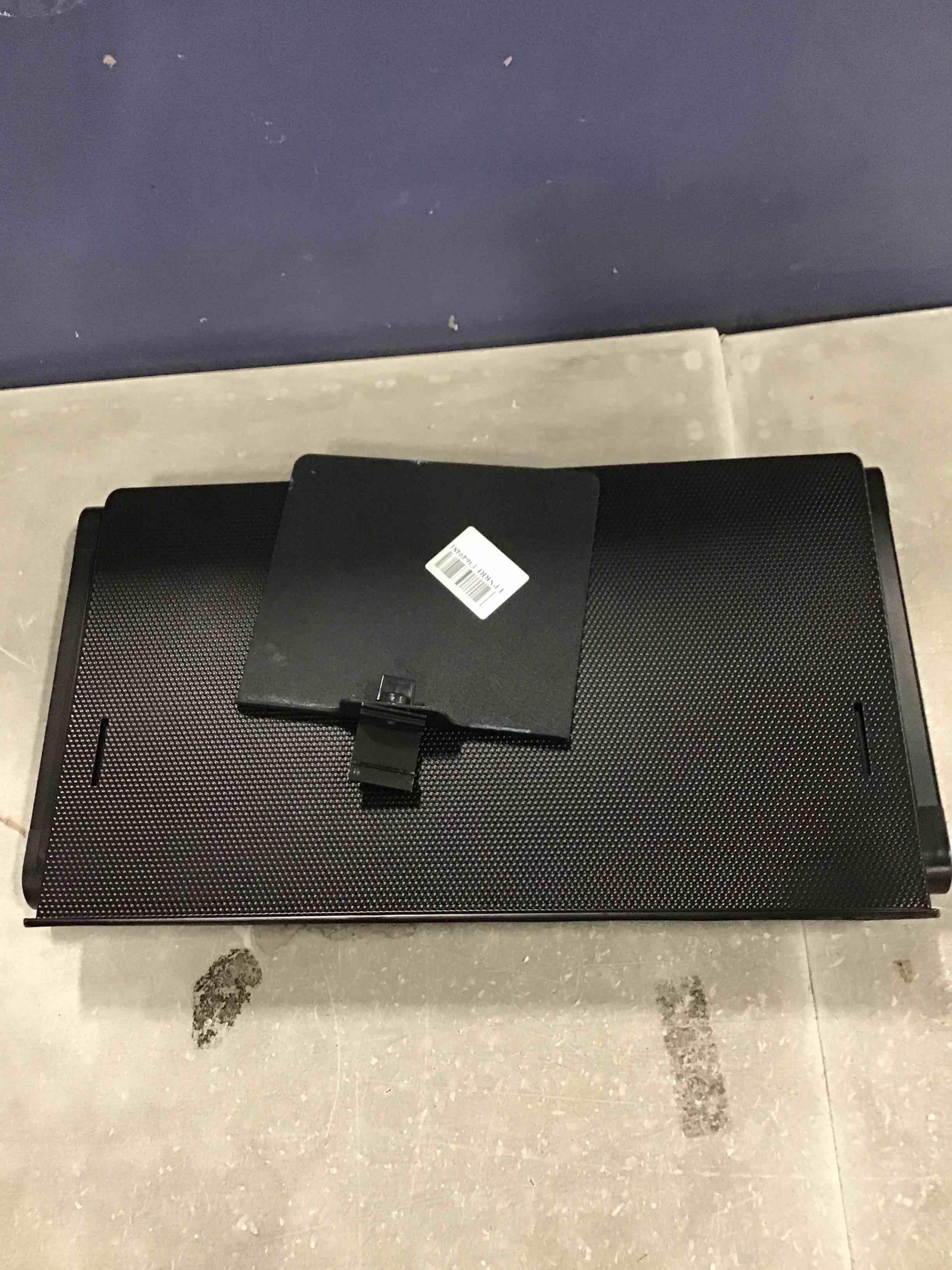https://s3.amazonaws.com/lotting-images-prod/bidfta/YEL5981220_1709042679257.jpeg