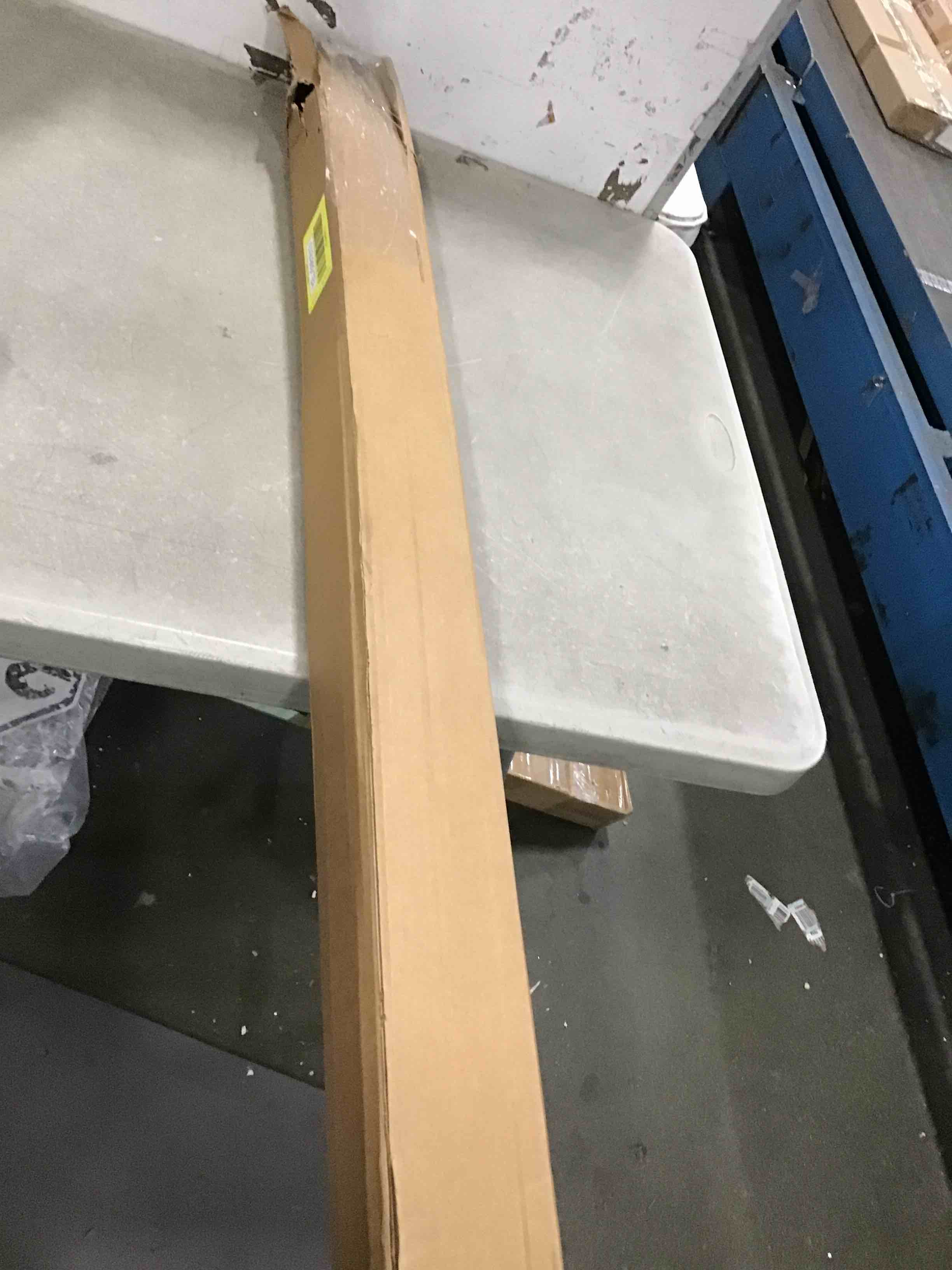https://s3.amazonaws.com/lotting-images-prod/bidfta/YEL5981613_1709154751971.jpeg