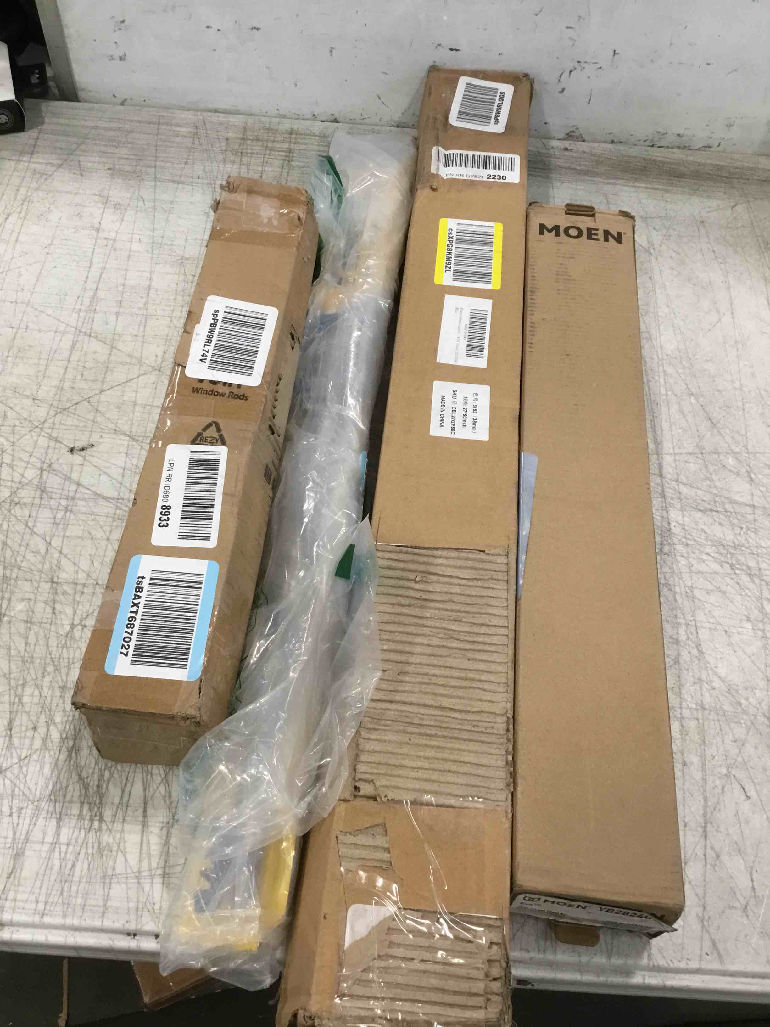 Assorted items including ( Window rods, towel bar, wiper blade & cordless cellular blind )