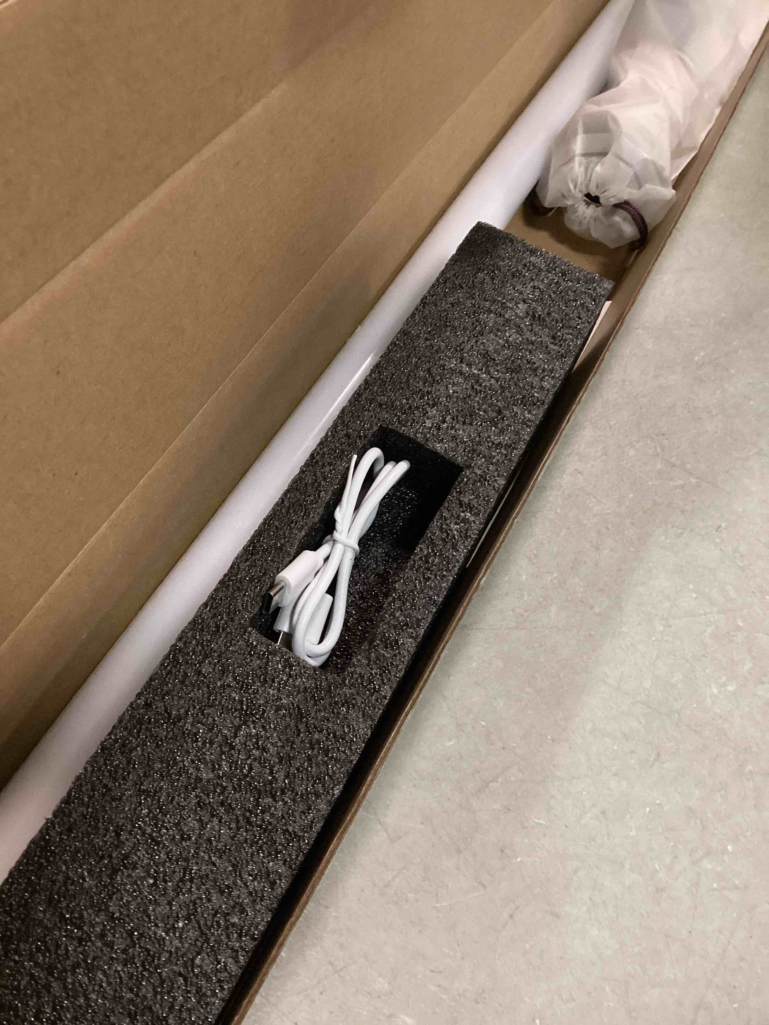 https://s3.amazonaws.com/lotting-images-prod/bidfta/YEL5983297_1709406929047.jpeg