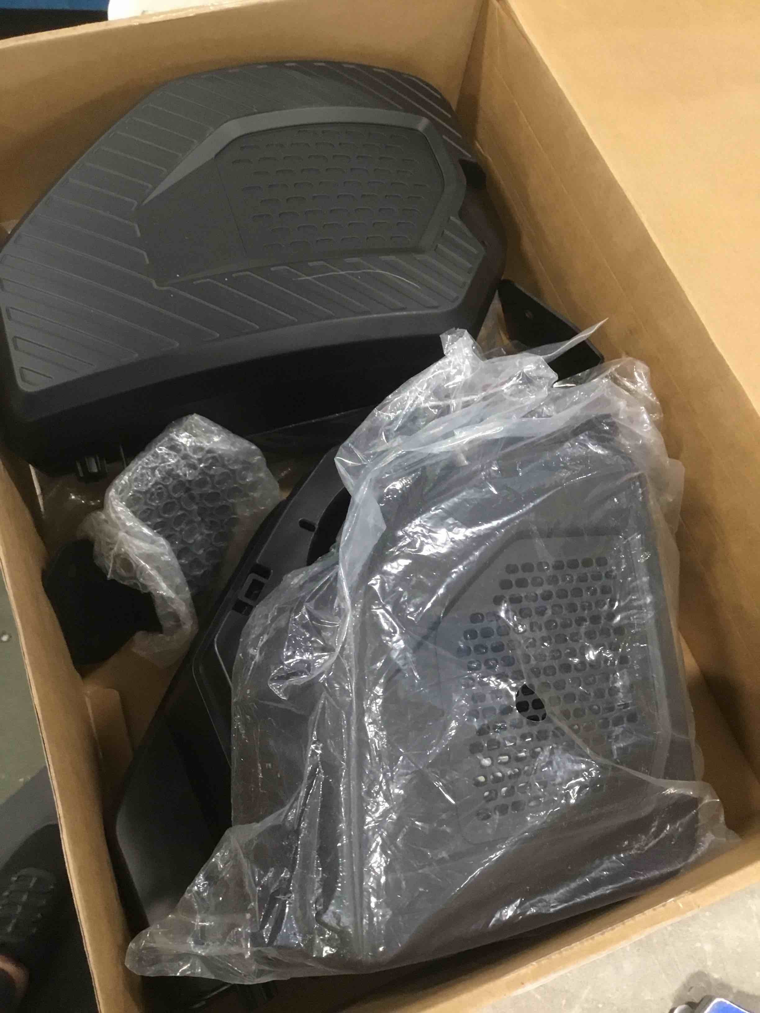 https://s3.amazonaws.com/lotting-images-prod/bidfta/YEL5996667_1708030964162.jpeg