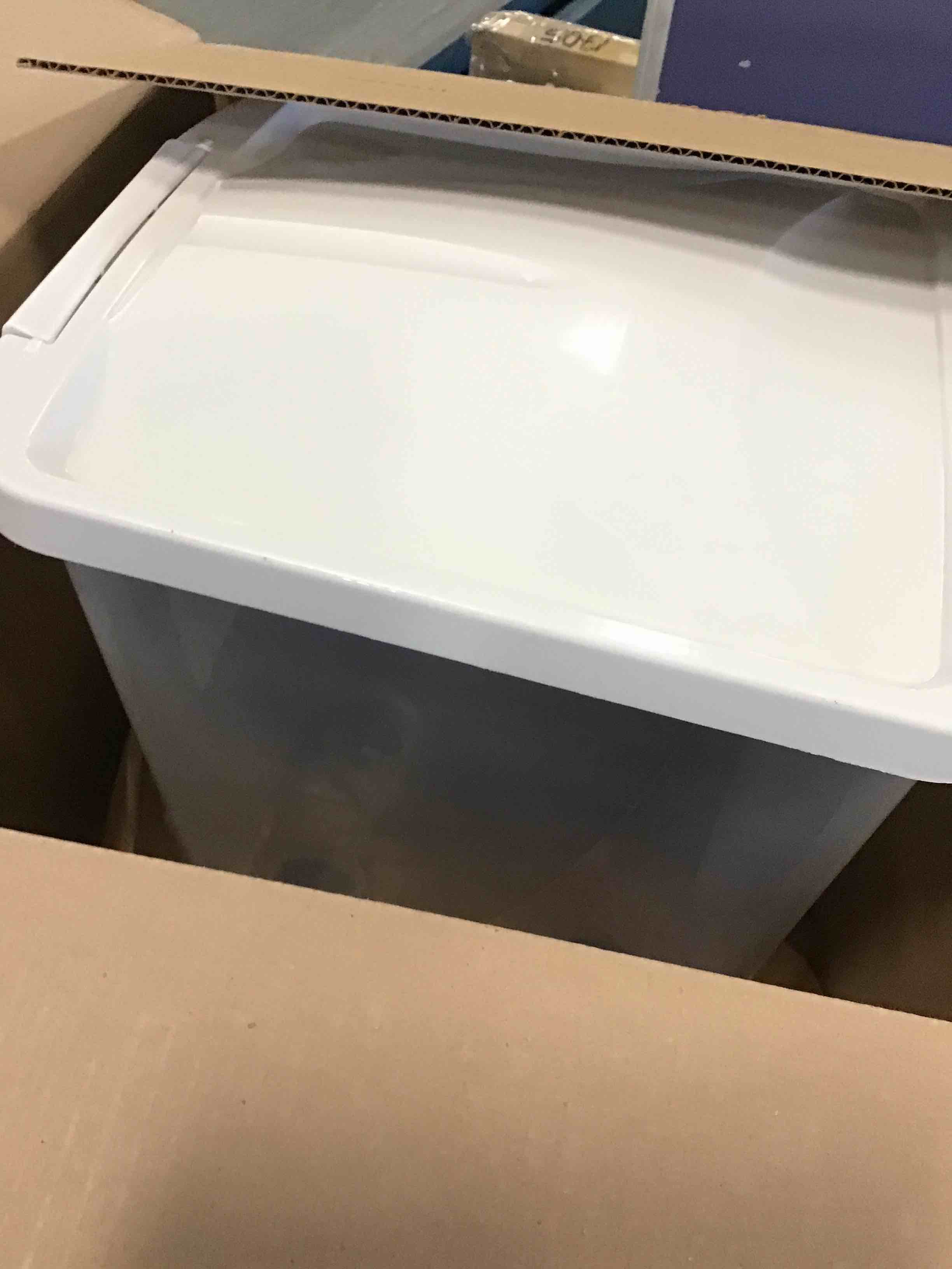 https://s3.amazonaws.com/lotting-images-prod/bidfta/YEL5998004_1707248366286.jpeg