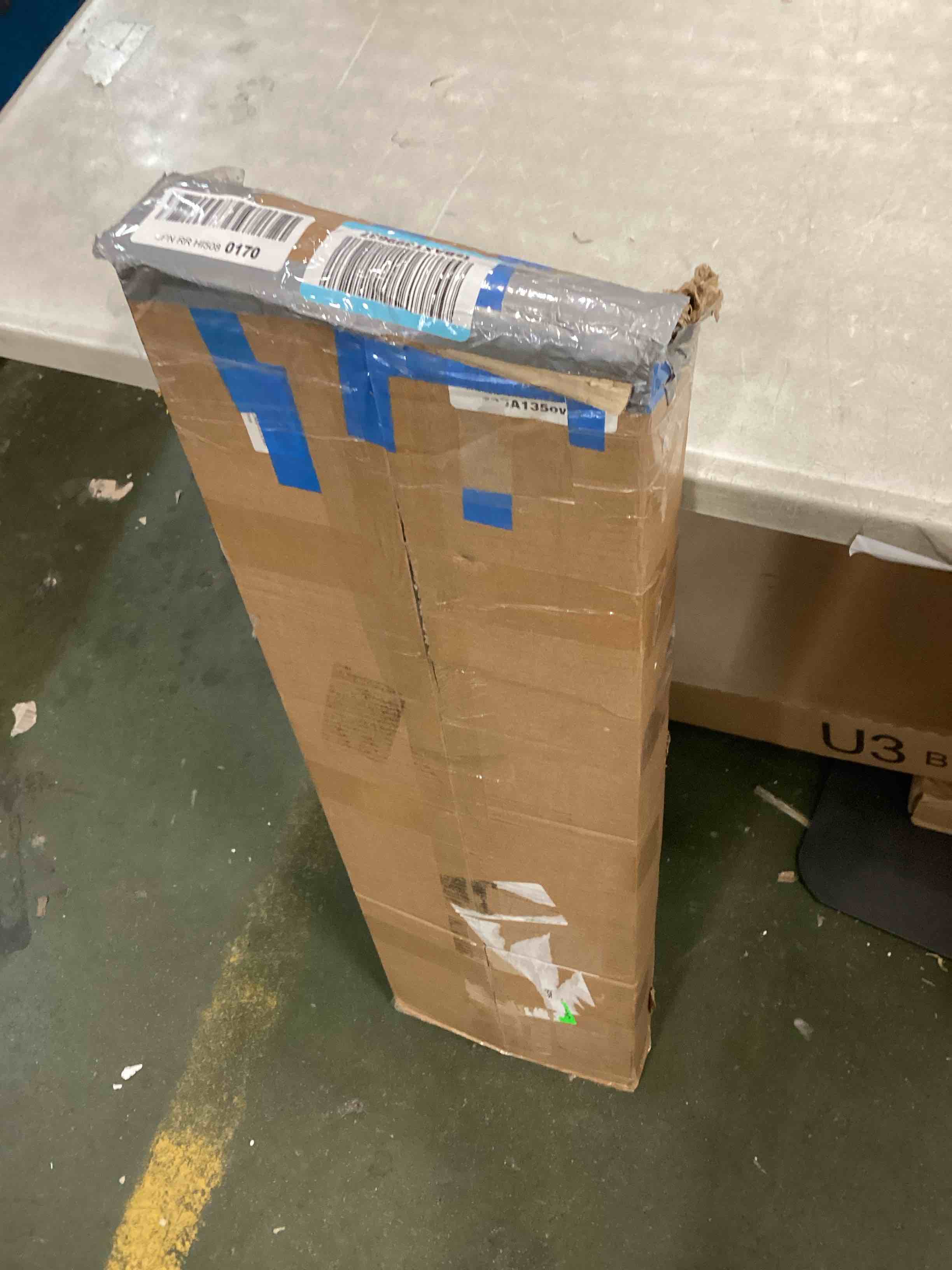 https://s3.amazonaws.com/lotting-images-prod/bidfta/YEL5999277_1707582417708.jpeg