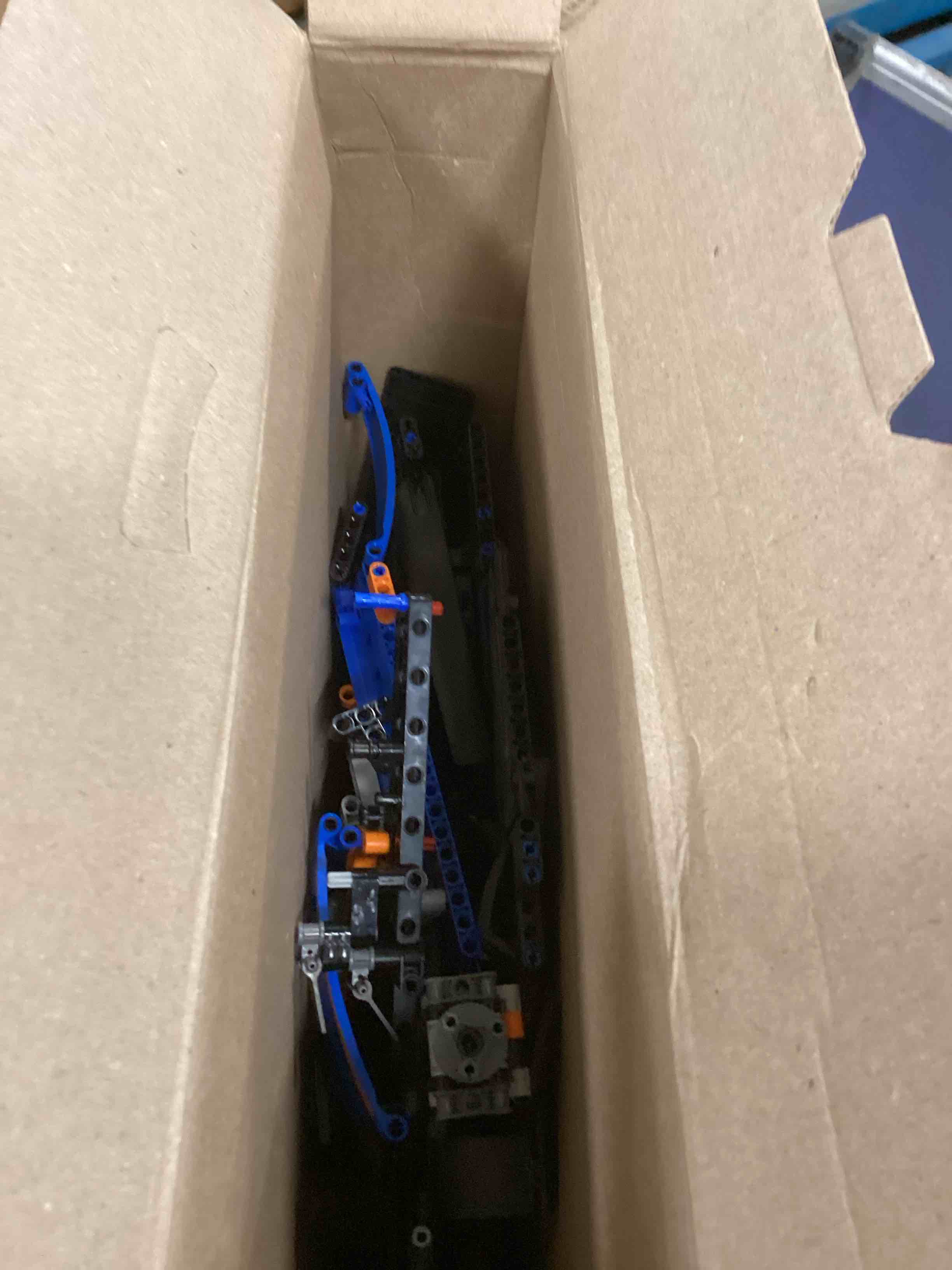 https://s3.amazonaws.com/lotting-images-prod/bidfta/YEL6000221_1708093639755.jpeg